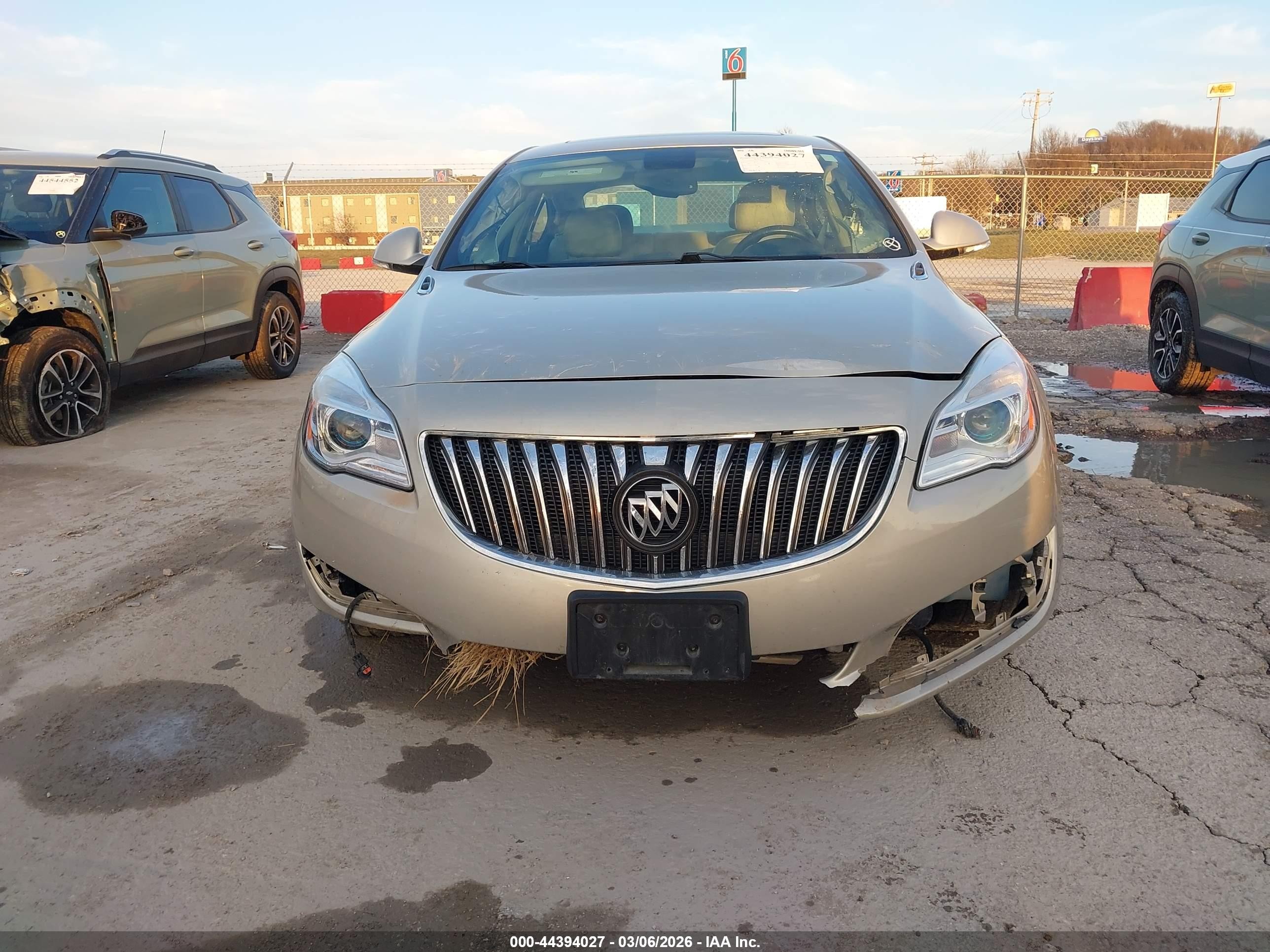 2015 Buick Regal Turbo/e-assist Premium I Кремовый vin: 2G4GN5EX2F9294899