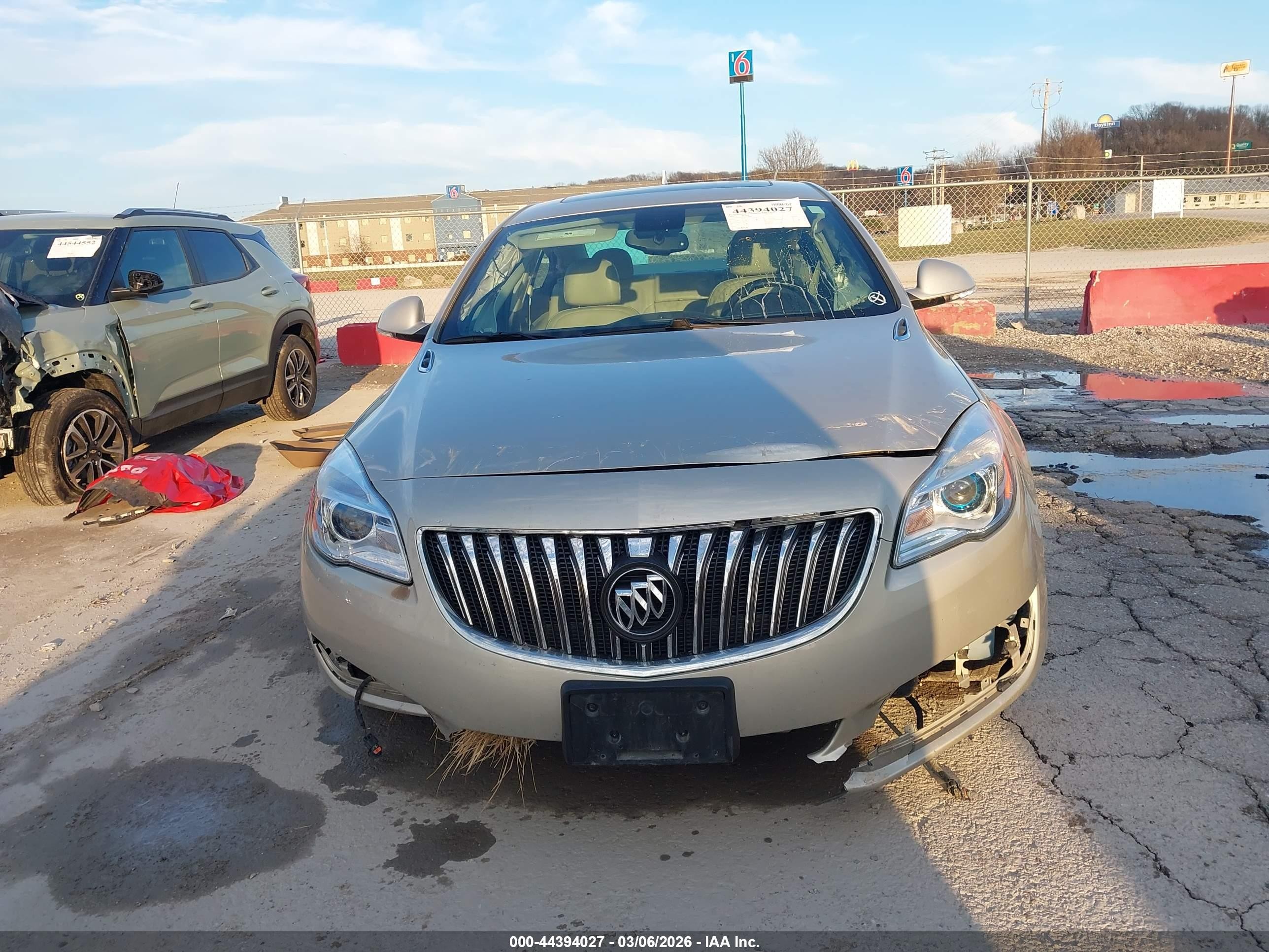 2015 Buick Regal Turbo/e-assist Premium I Кремовый vin: 2G4GN5EX2F9294899