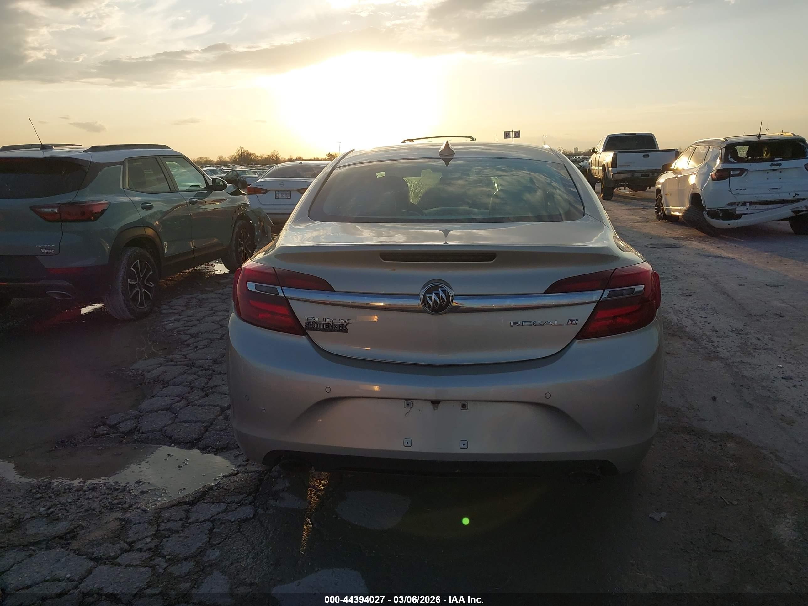 2015 Buick Regal Turbo/e-assist Premium I Кремовый vin: 2G4GN5EX2F9294899