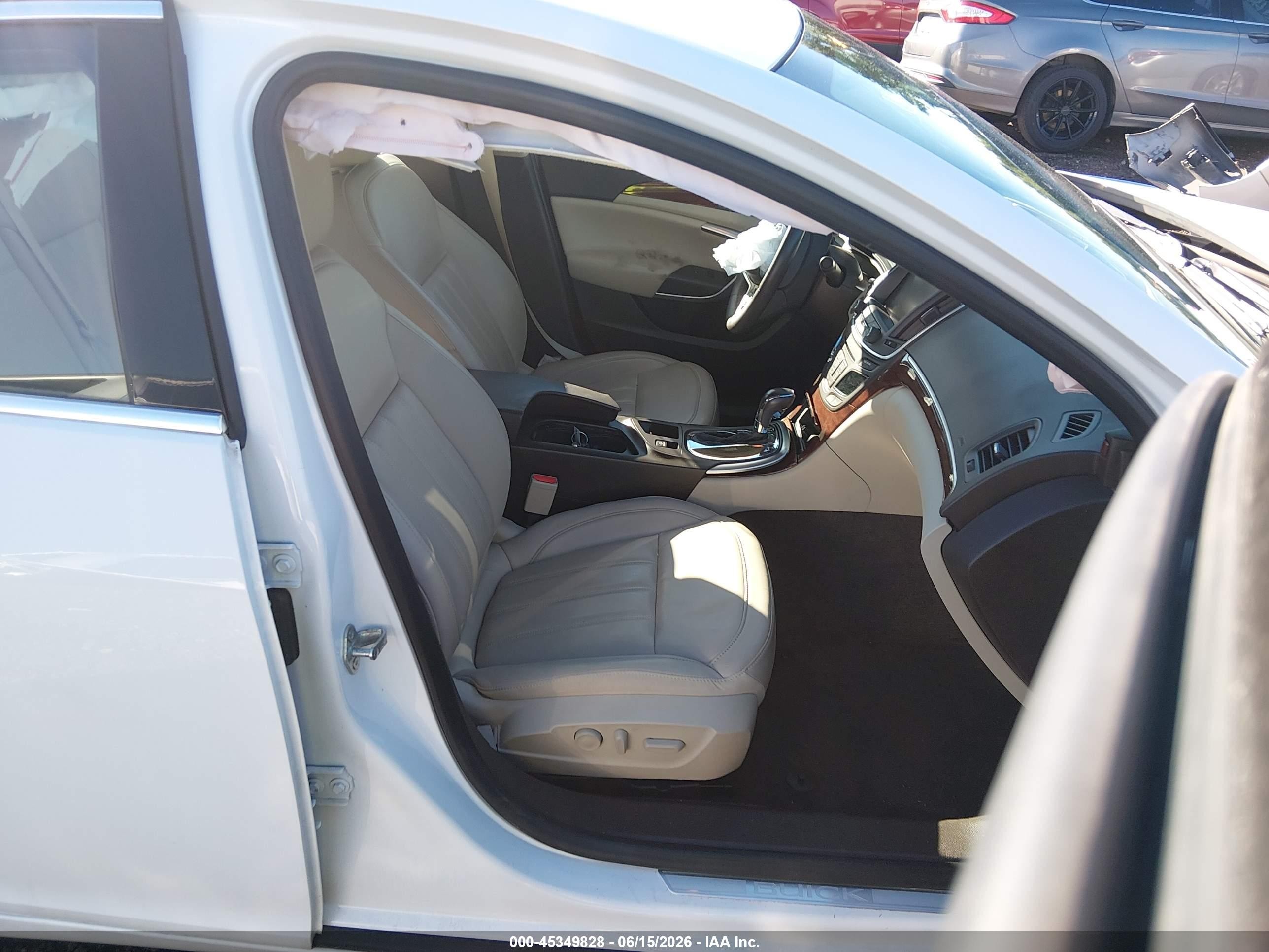 2014 Buick Regal Turbo/e-assist Premium I White vin: 2G4GN5EX4E9320062