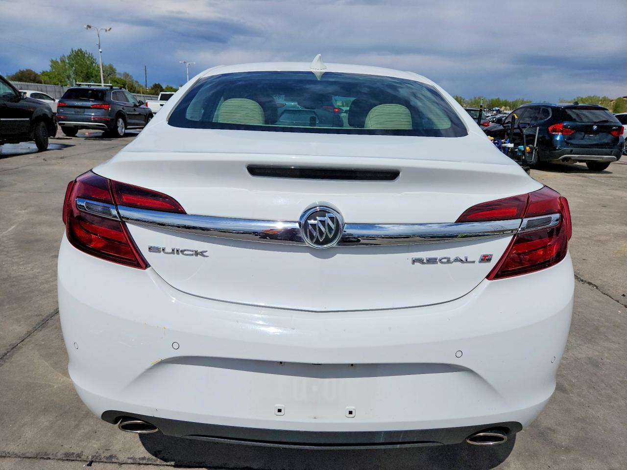 2015 Buick Regal Premium White vin: 2G4GN5EX5F9223258