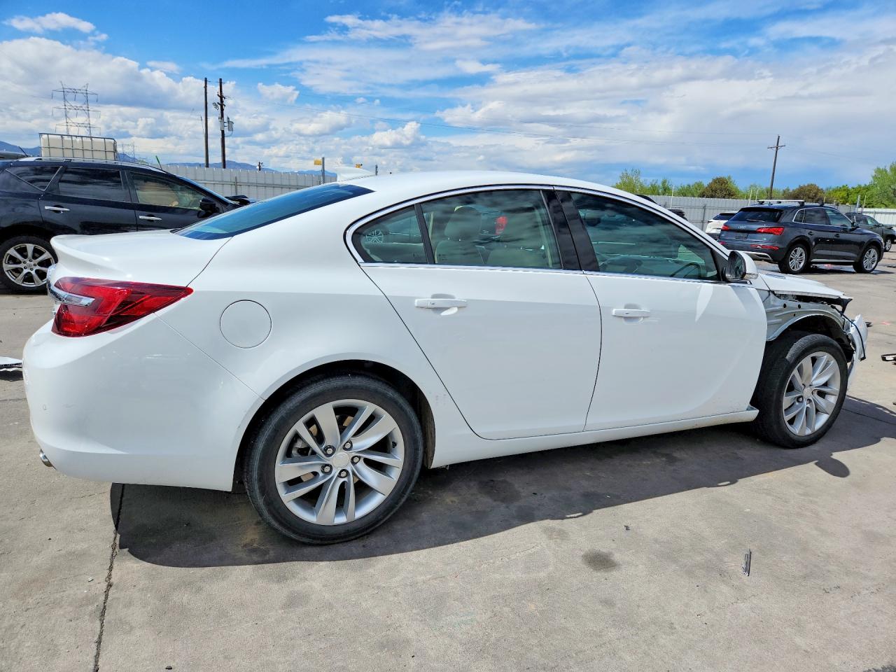 2015 Buick Regal Premium White vin: 2G4GN5EX5F9223258