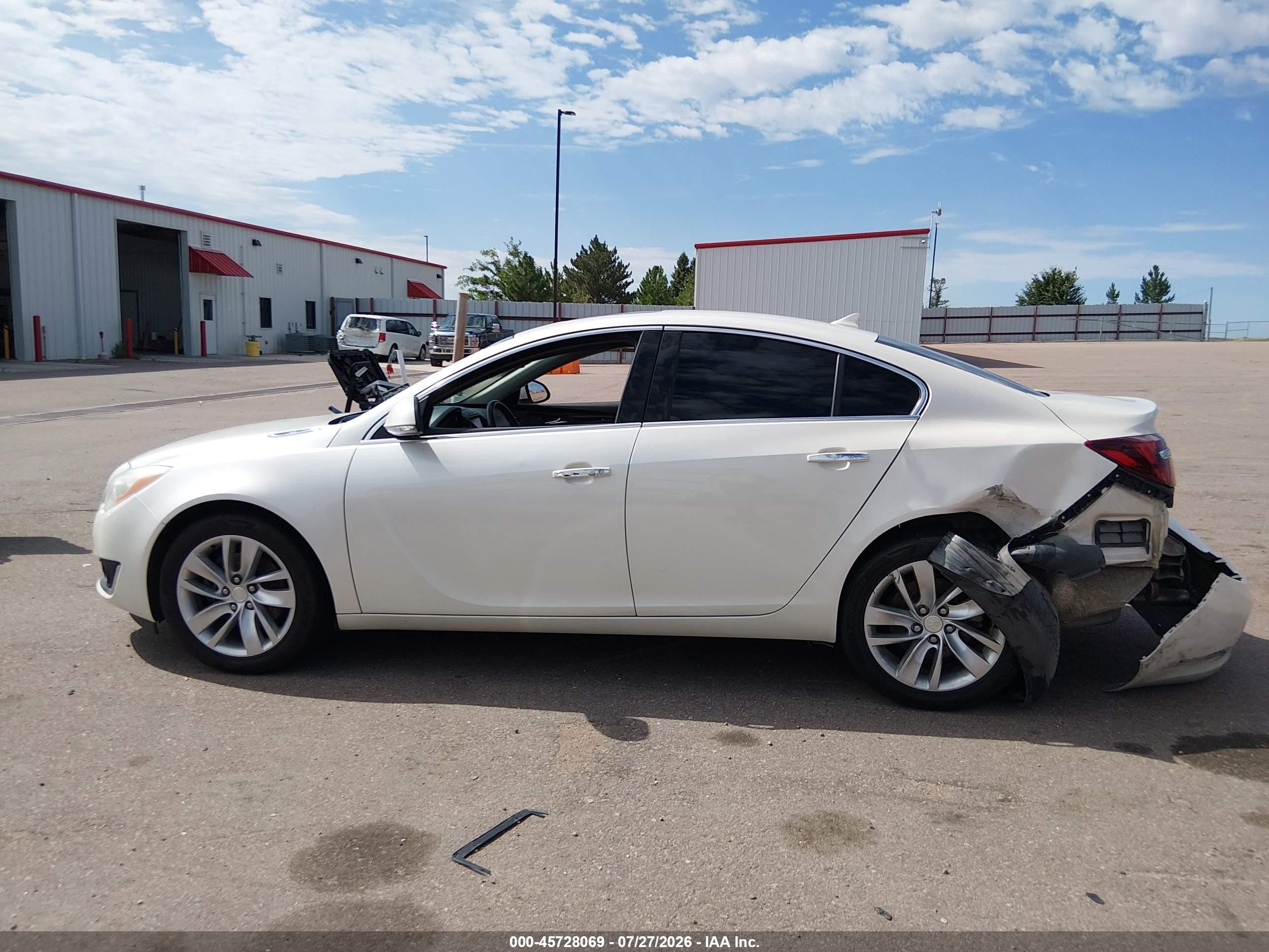 2014 Buick Regal Turbo/e-assist Premium I White vin: 2G4GN5EX6E9162453