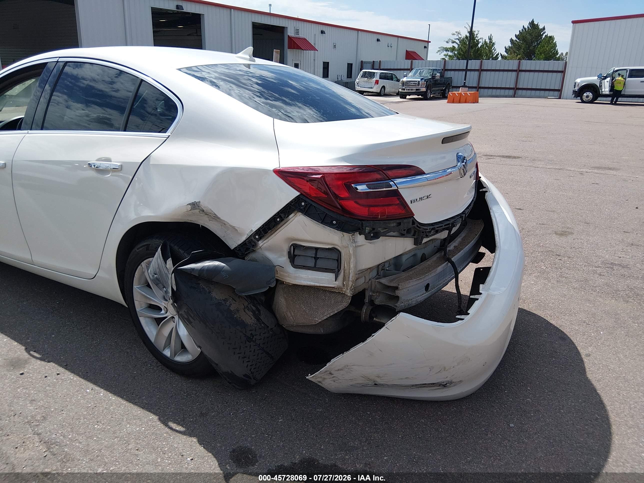 2014 Buick Regal Turbo/e-assist Premium I White vin: 2G4GN5EX6E9162453