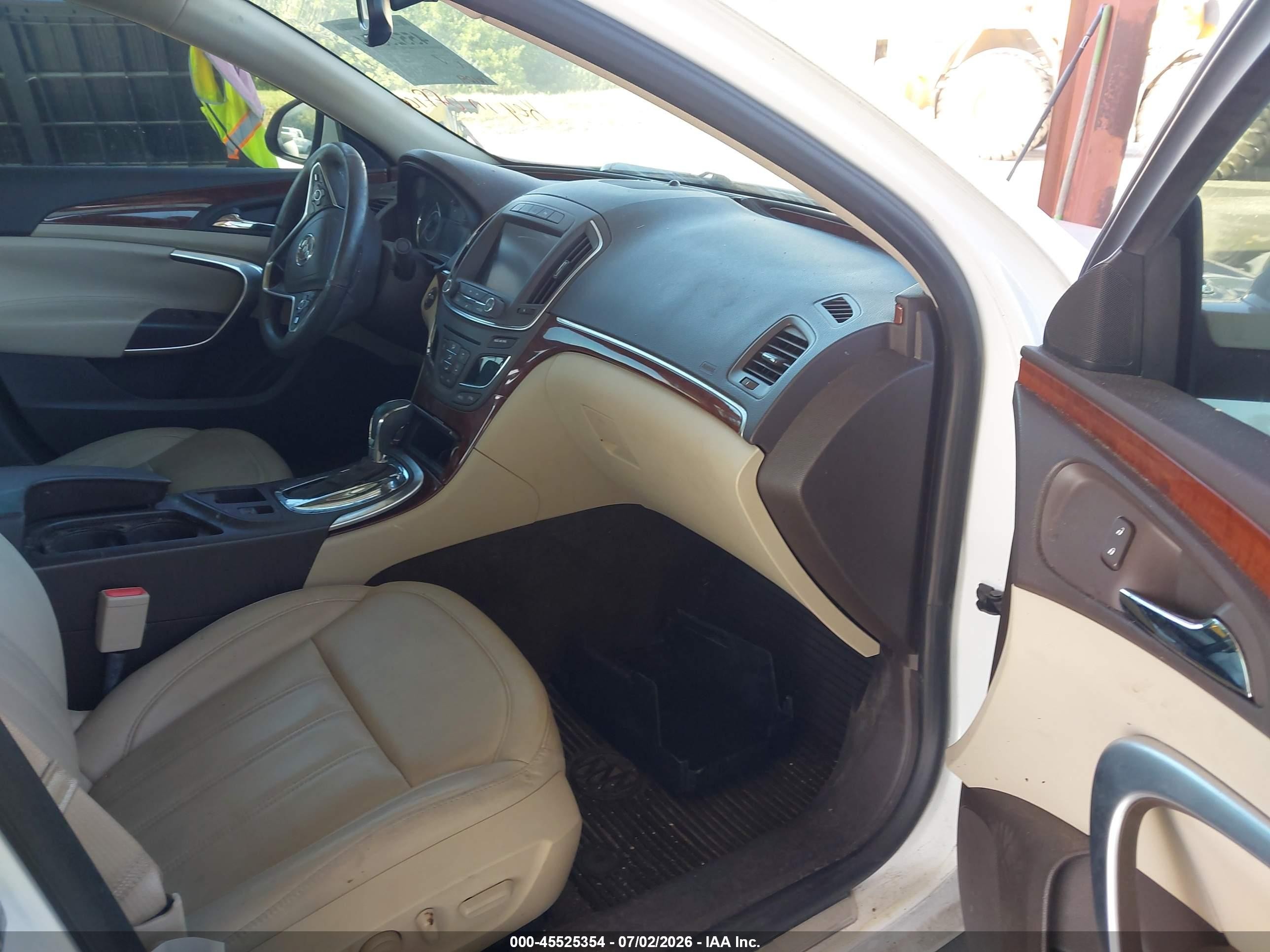 2014 Buick Regal Turbo/e-assist Premium I White vin: 2G4GN5EX7E9308892