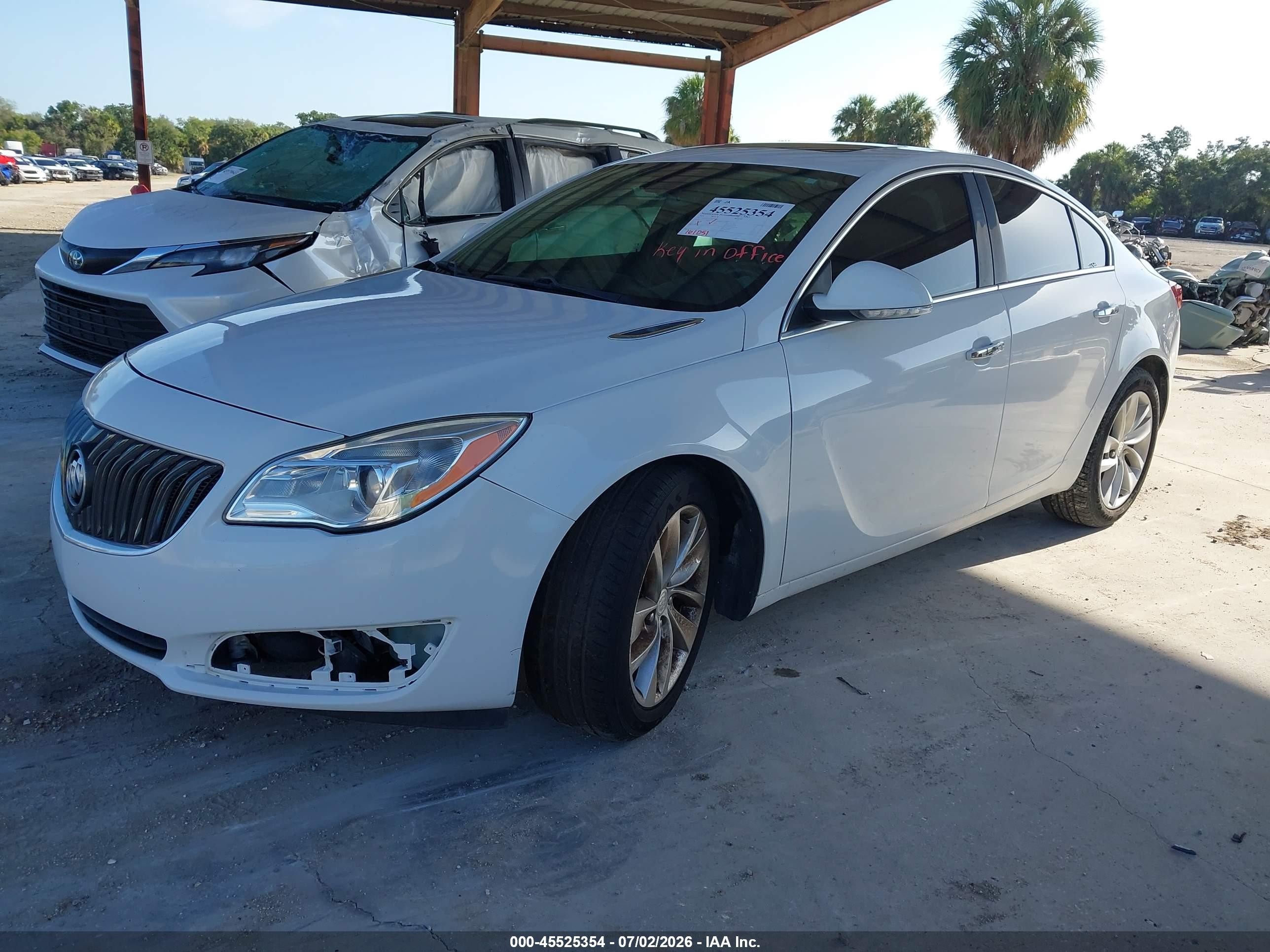 2014 Buick Regal Turbo/e-assist Premium I White vin: 2G4GN5EX7E9308892
