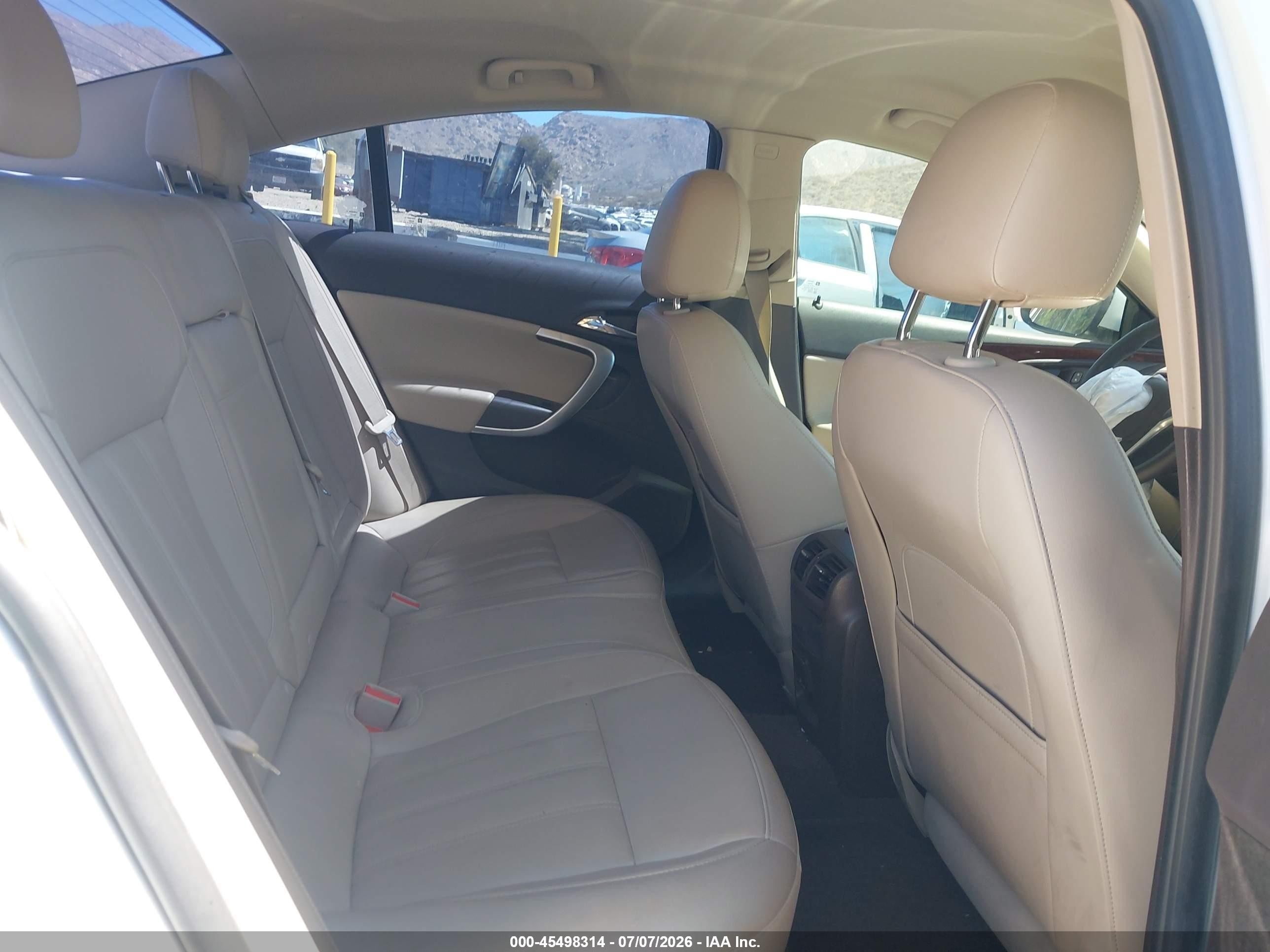 2014 Buick Regal Turbo/e-assist Premium I White vin: 2G4GN5EX9E9264202