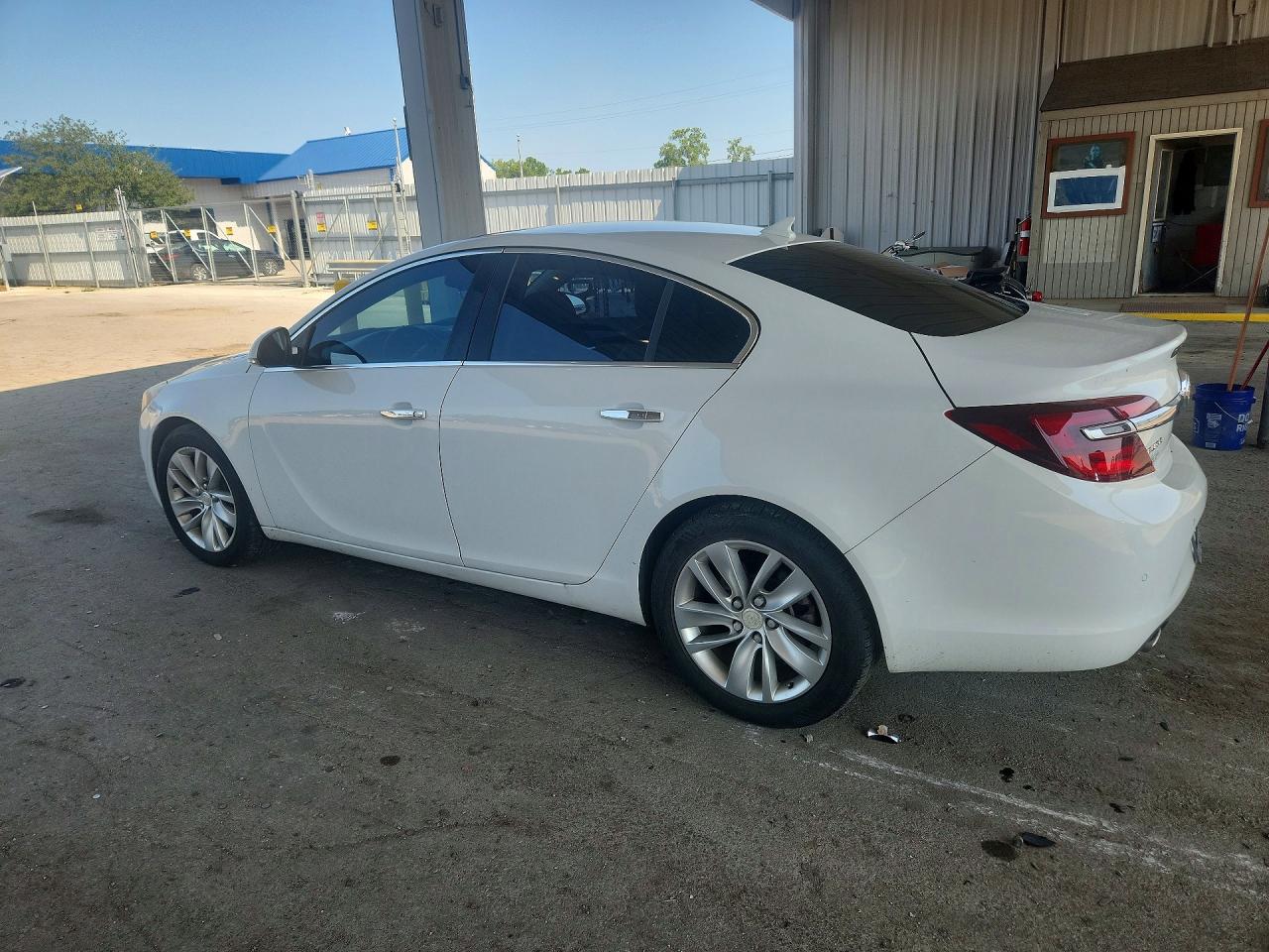 2014 Buick Regal Premium White vin: 2G4GN5EXXE9271045