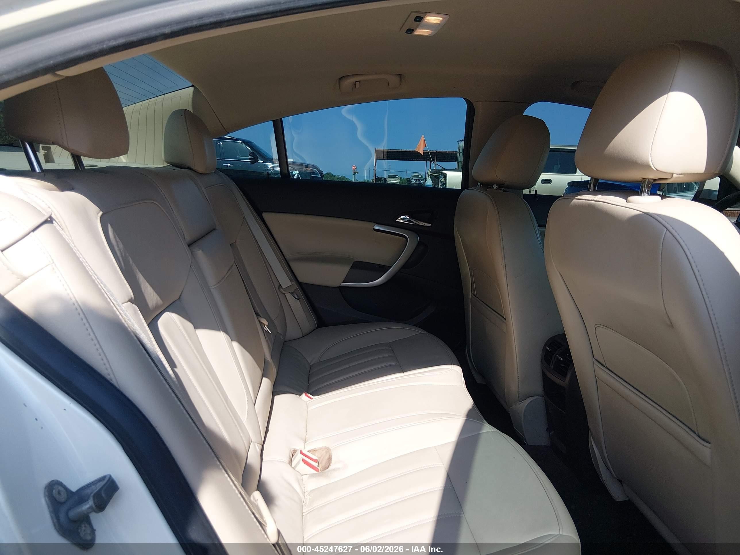 2012 Buick Regal   White vin: 2G4GR5EK1C9120424
