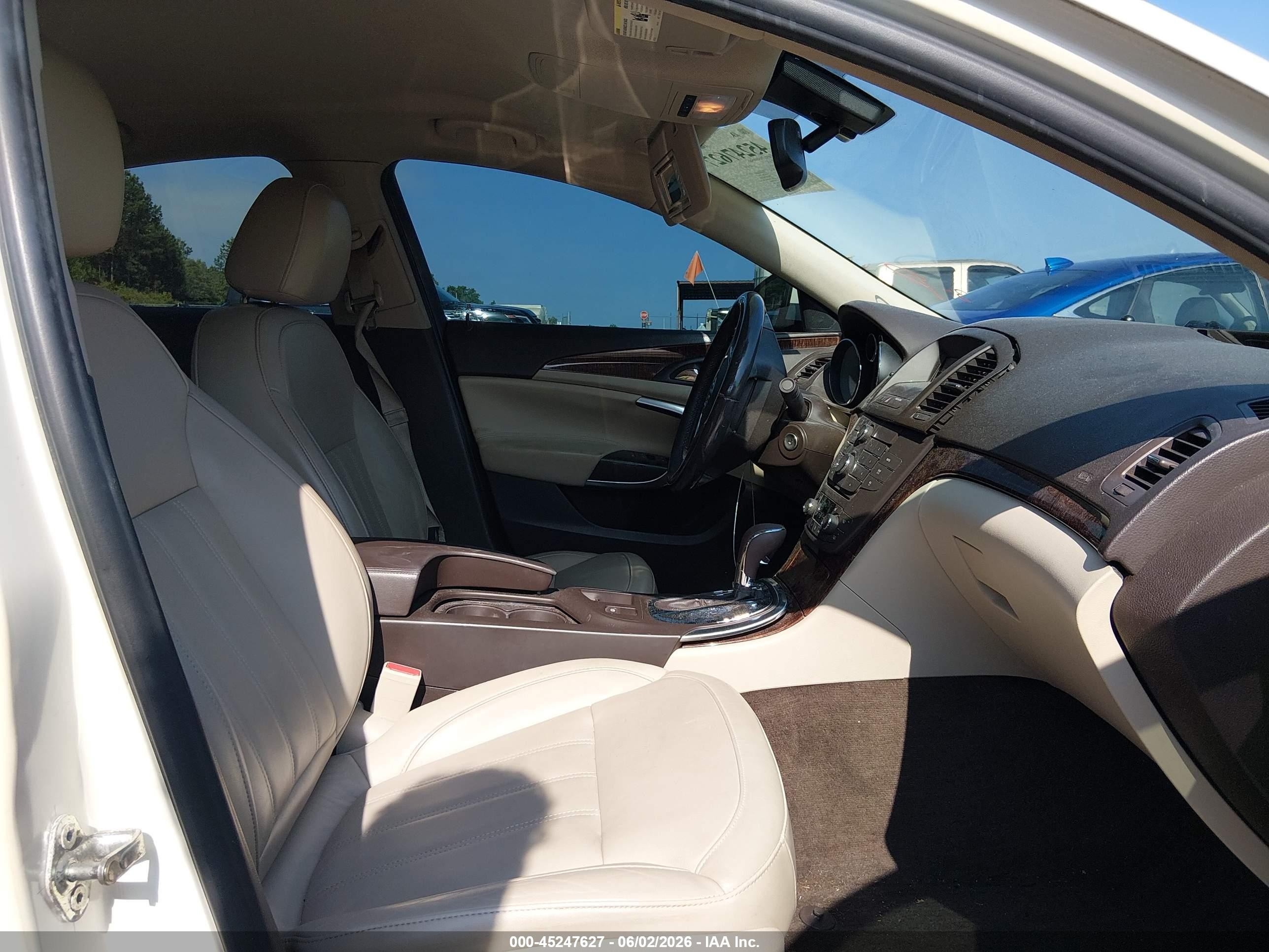 2012 Buick Regal   White vin: 2G4GR5EK1C9120424