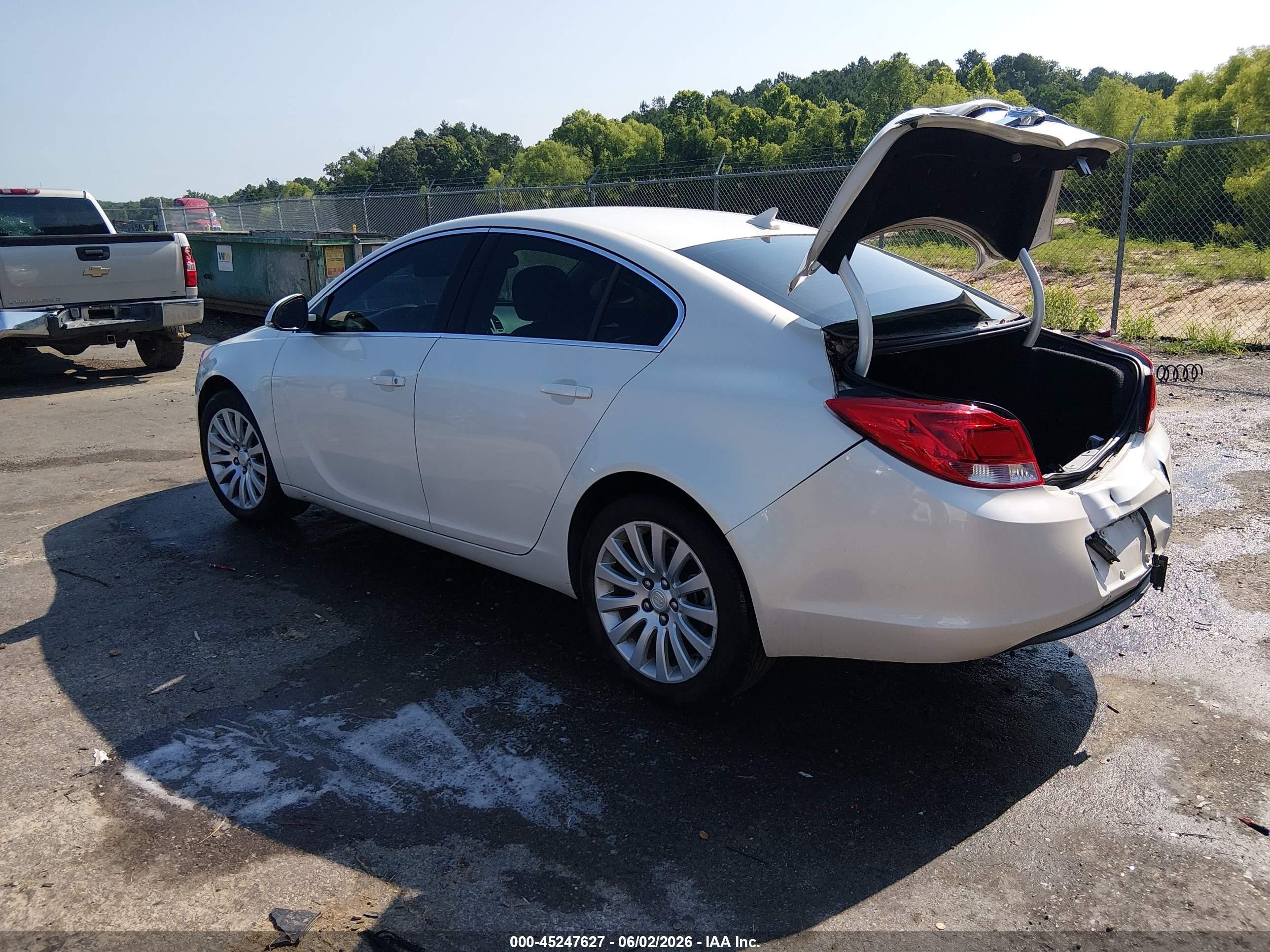 2012 Buick Regal   White vin: 2G4GR5EK1C9120424