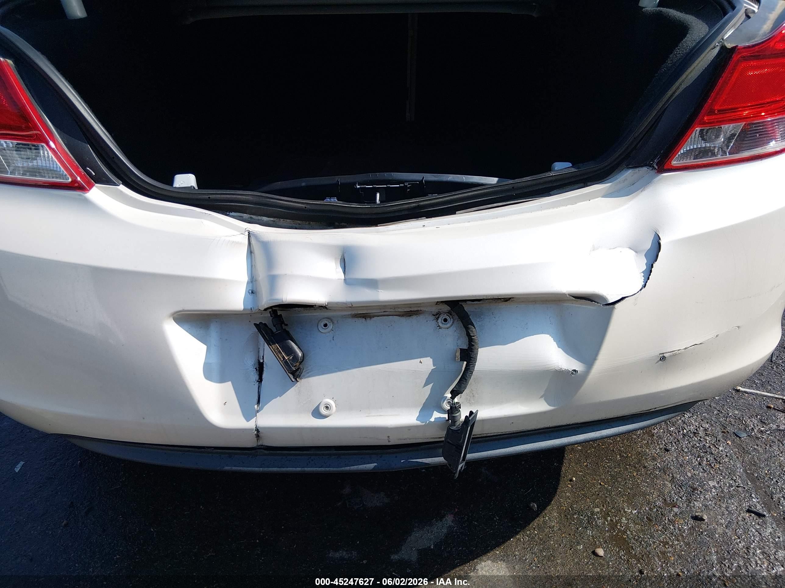 2012 Buick Regal   White vin: 2G4GR5EK1C9120424