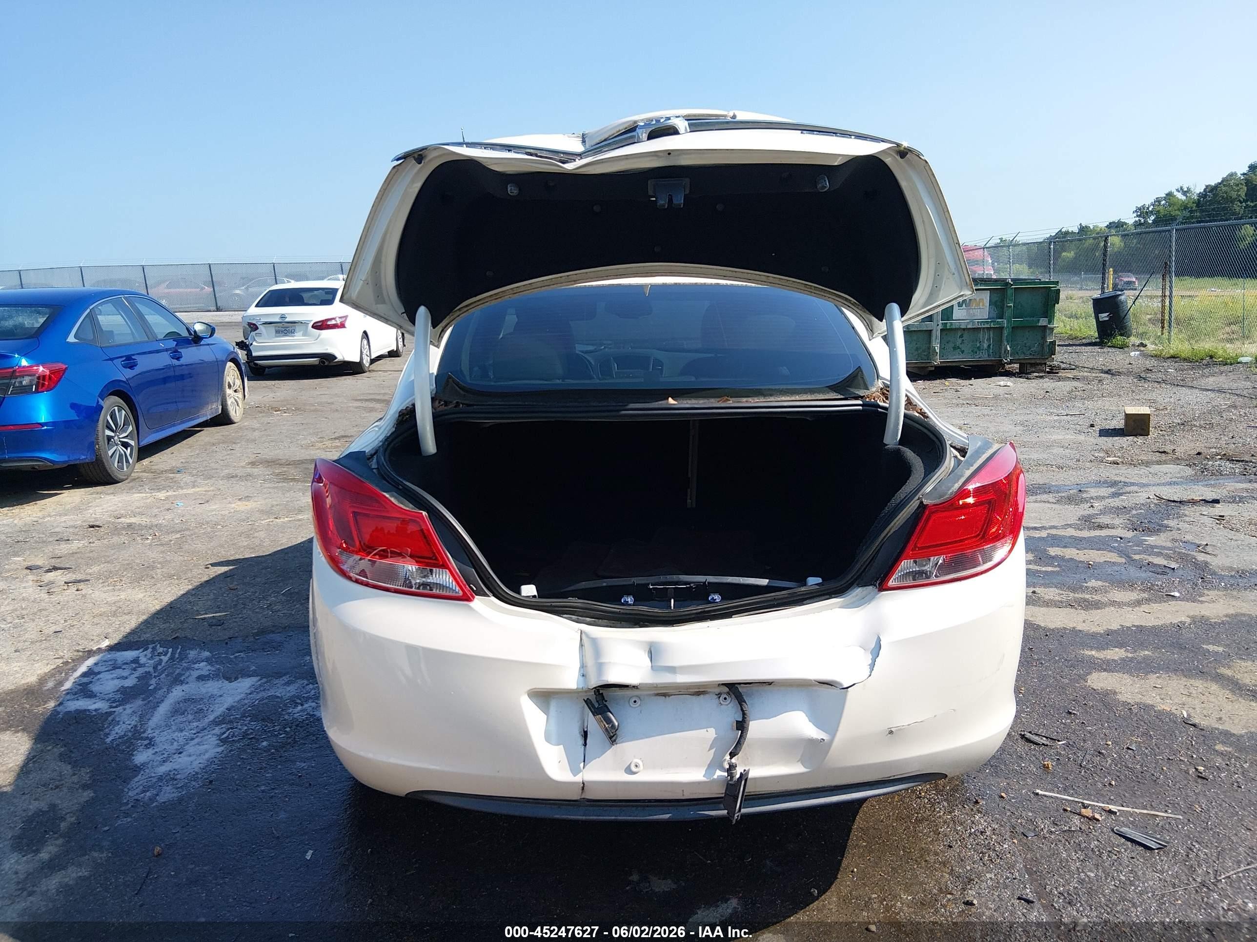 2012 Buick Regal   White vin: 2G4GR5EK1C9120424
