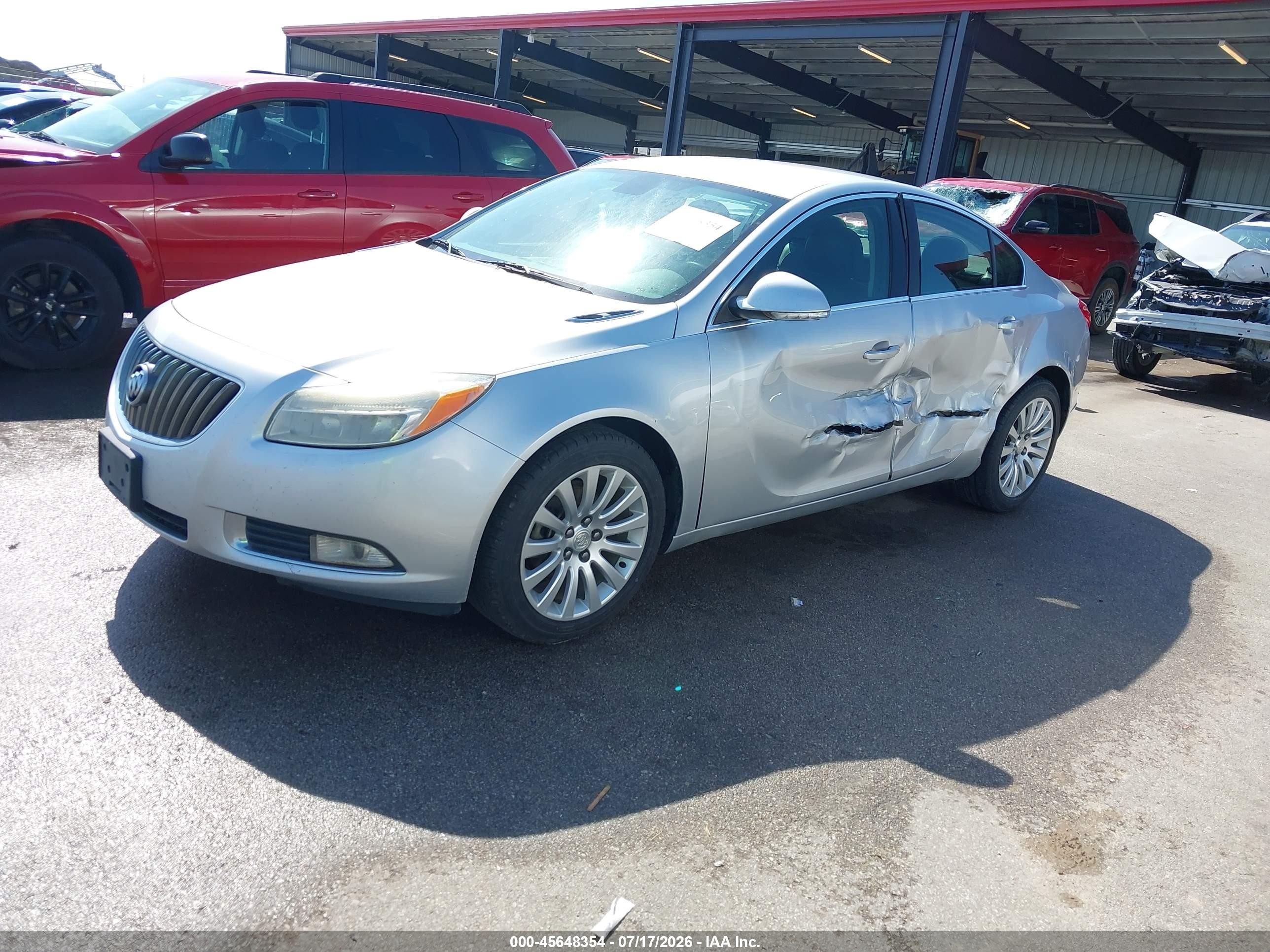 2012 Buick Regal   Silver vin: 2G4GR5EK1C9172328