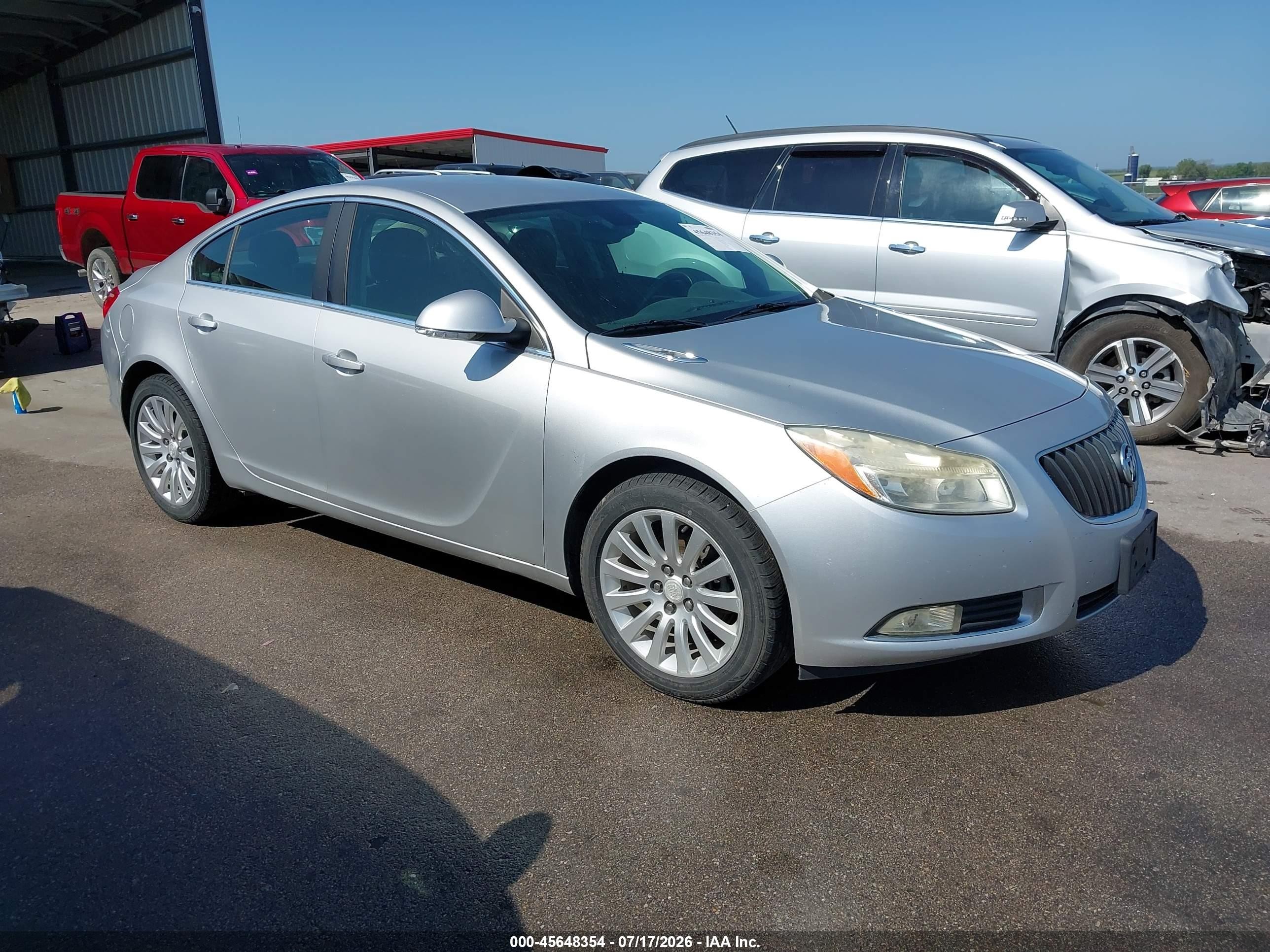 2012 Buick Regal   Silver vin: 2G4GR5EK1C9172328