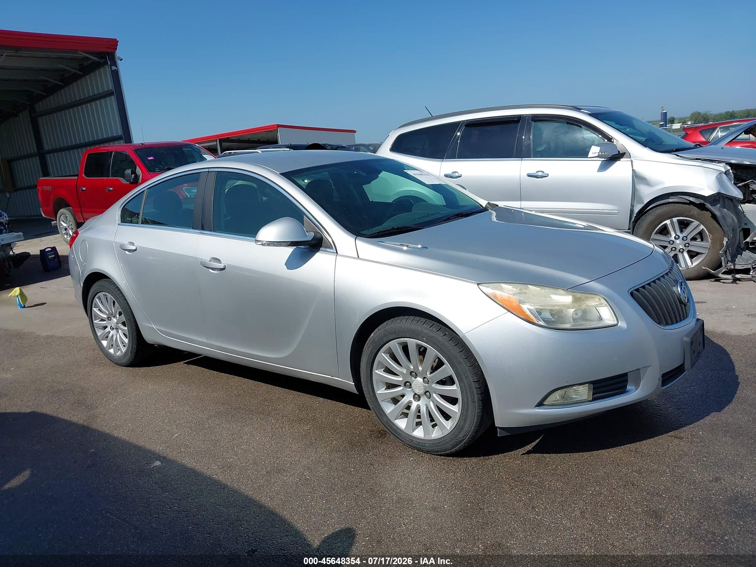 2012 Buick Regal   Silver vin: 2G4GR5EK1C9172328