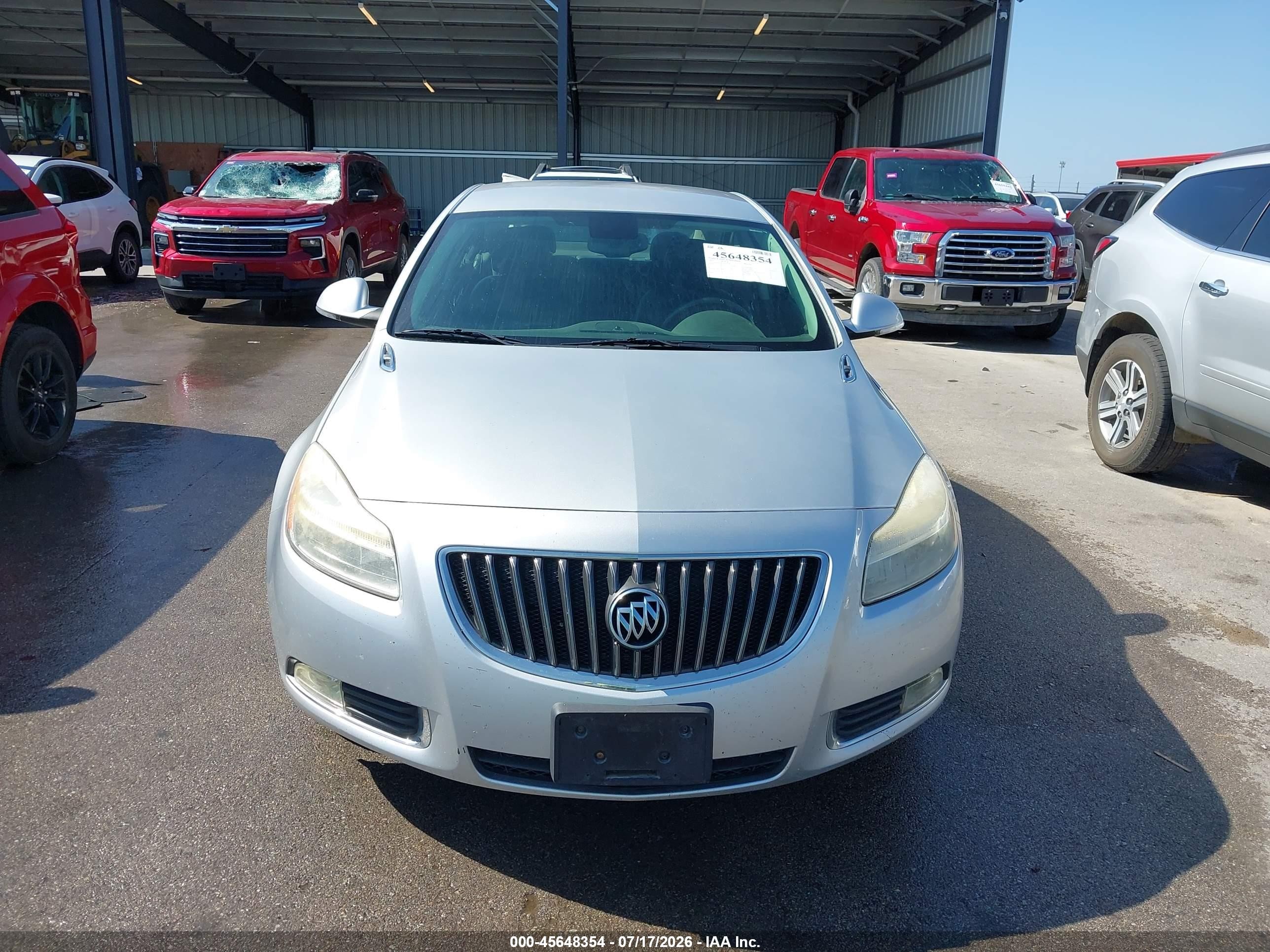 2012 Buick Regal   Silver vin: 2G4GR5EK1C9172328