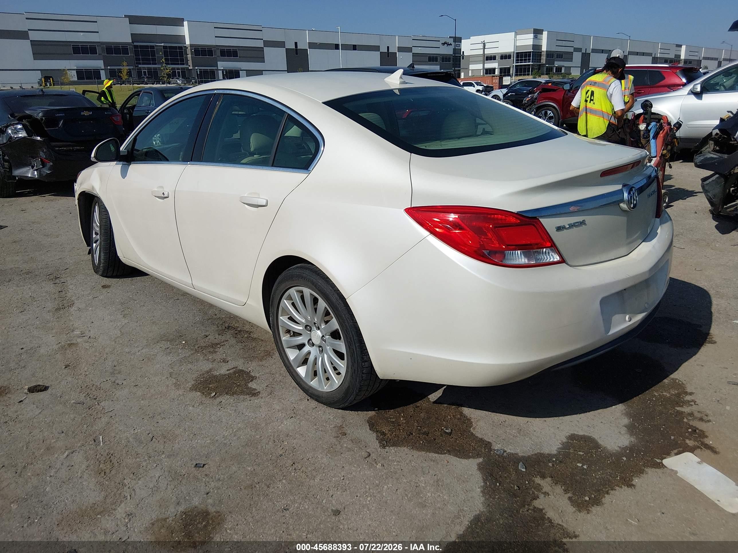 2012 Buick Regal   White vin: 2G4GR5EK5C9145715