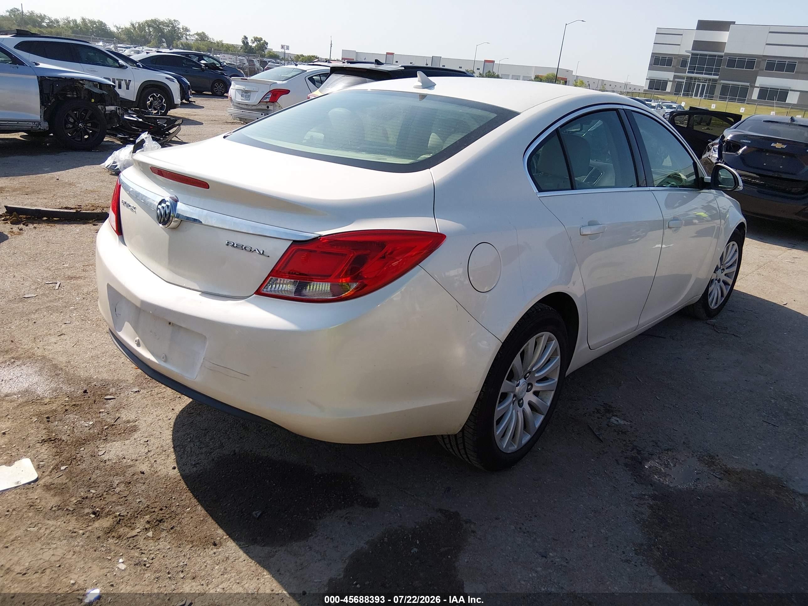 2012 Buick Regal   White vin: 2G4GR5EK5C9145715
