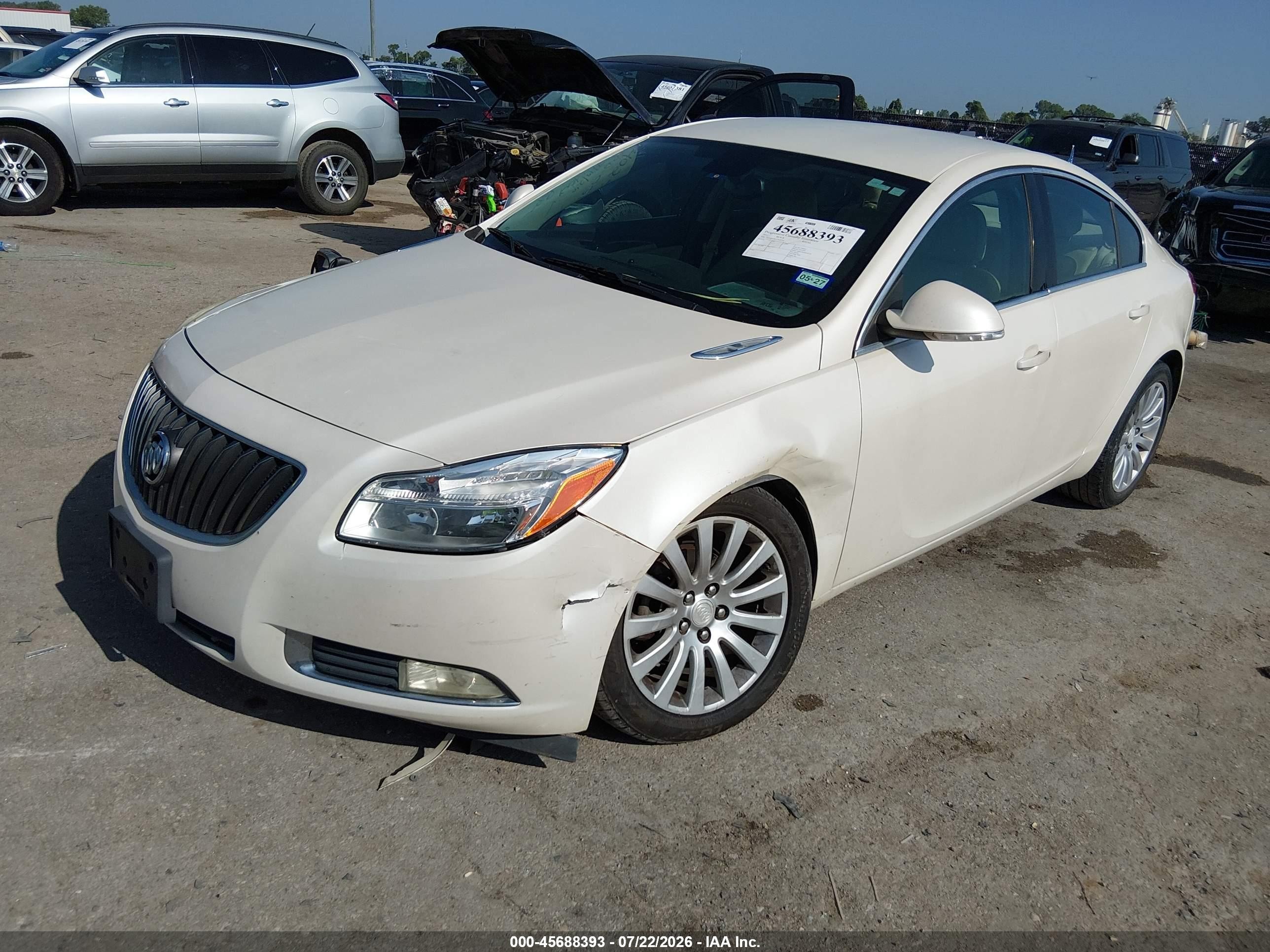 2012 Buick Regal   White vin: 2G4GR5EK5C9145715