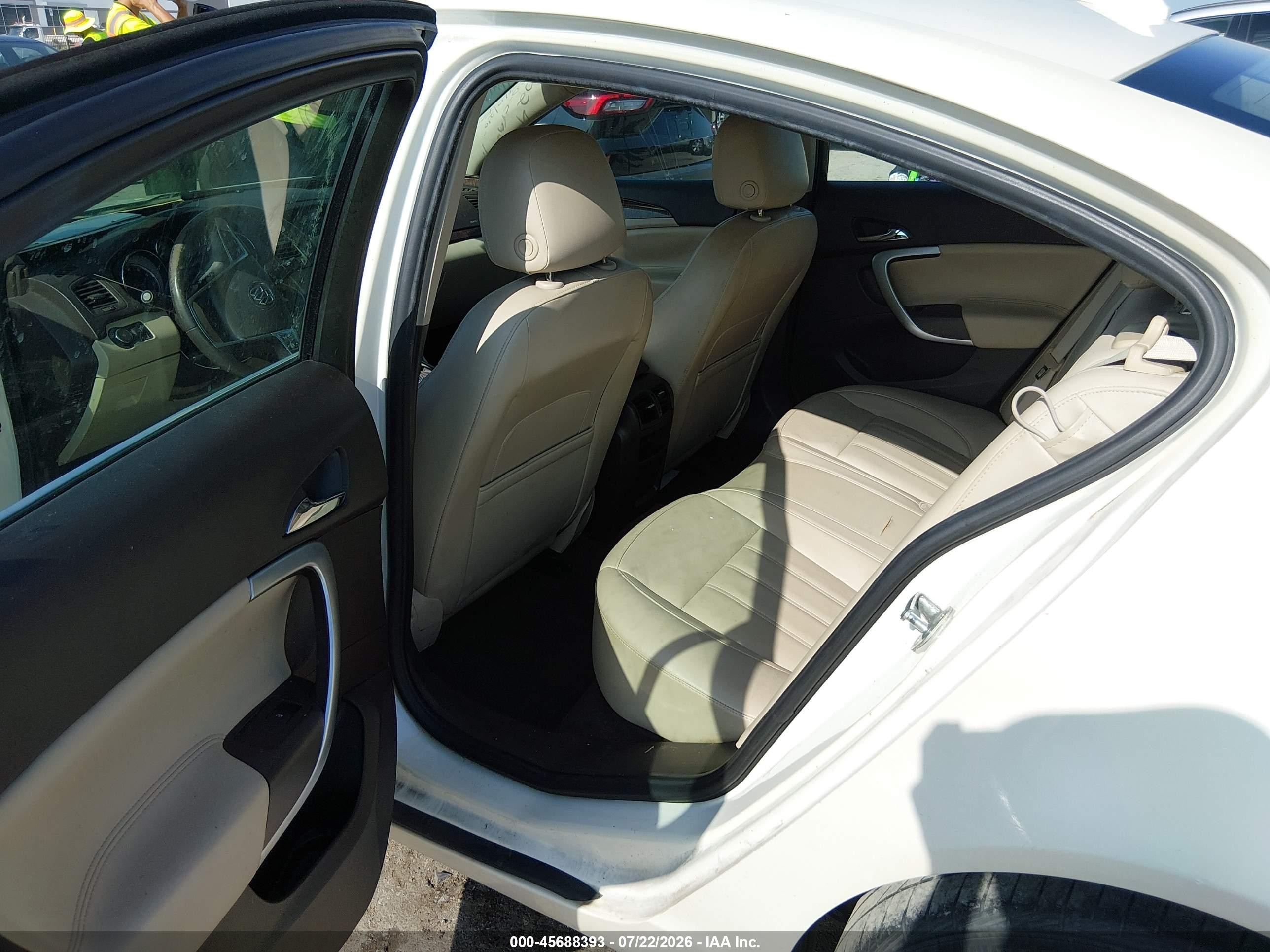 2012 Buick Regal   White vin: 2G4GR5EK5C9145715