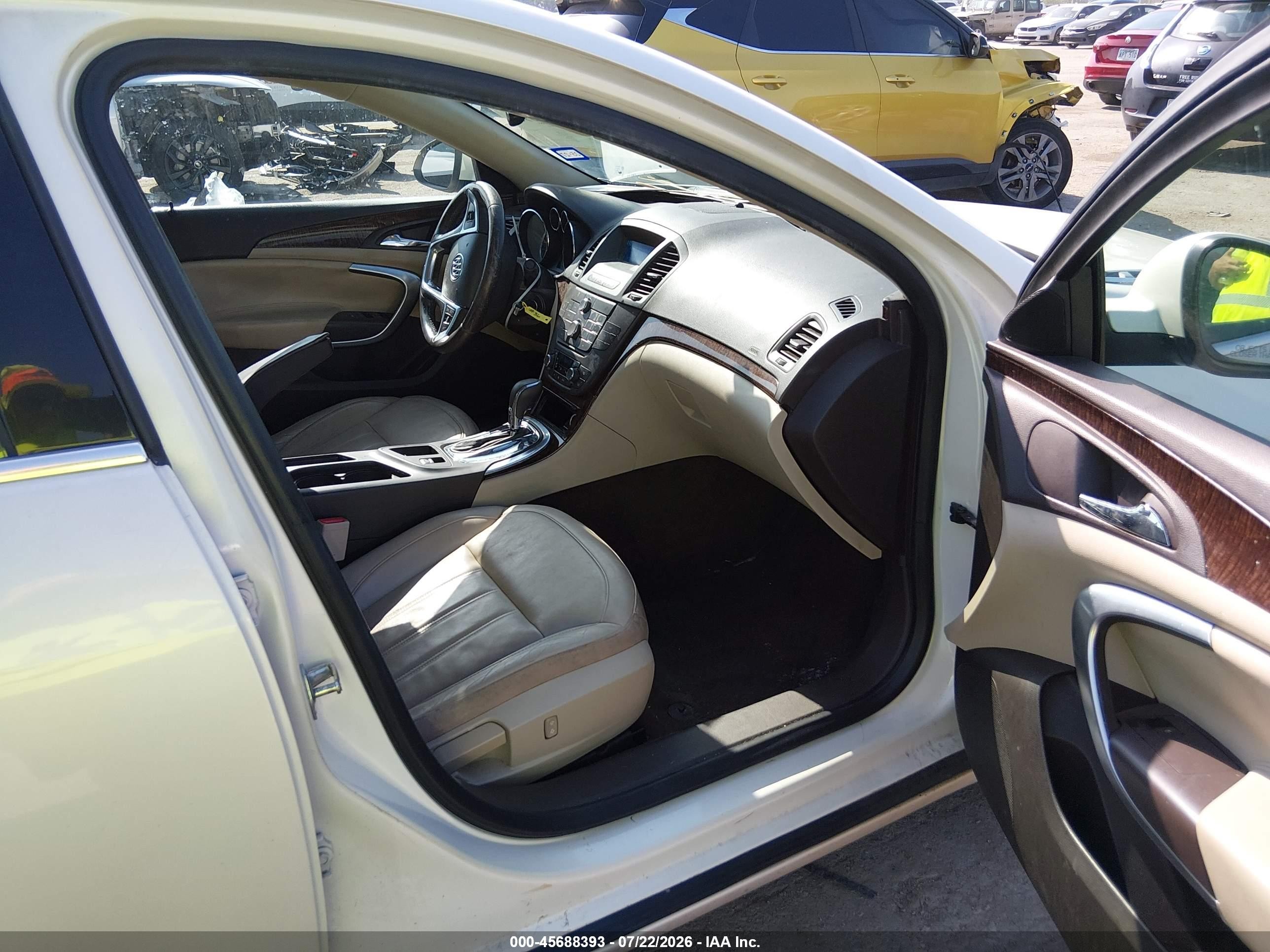 2012 Buick Regal   White vin: 2G4GR5EK5C9145715