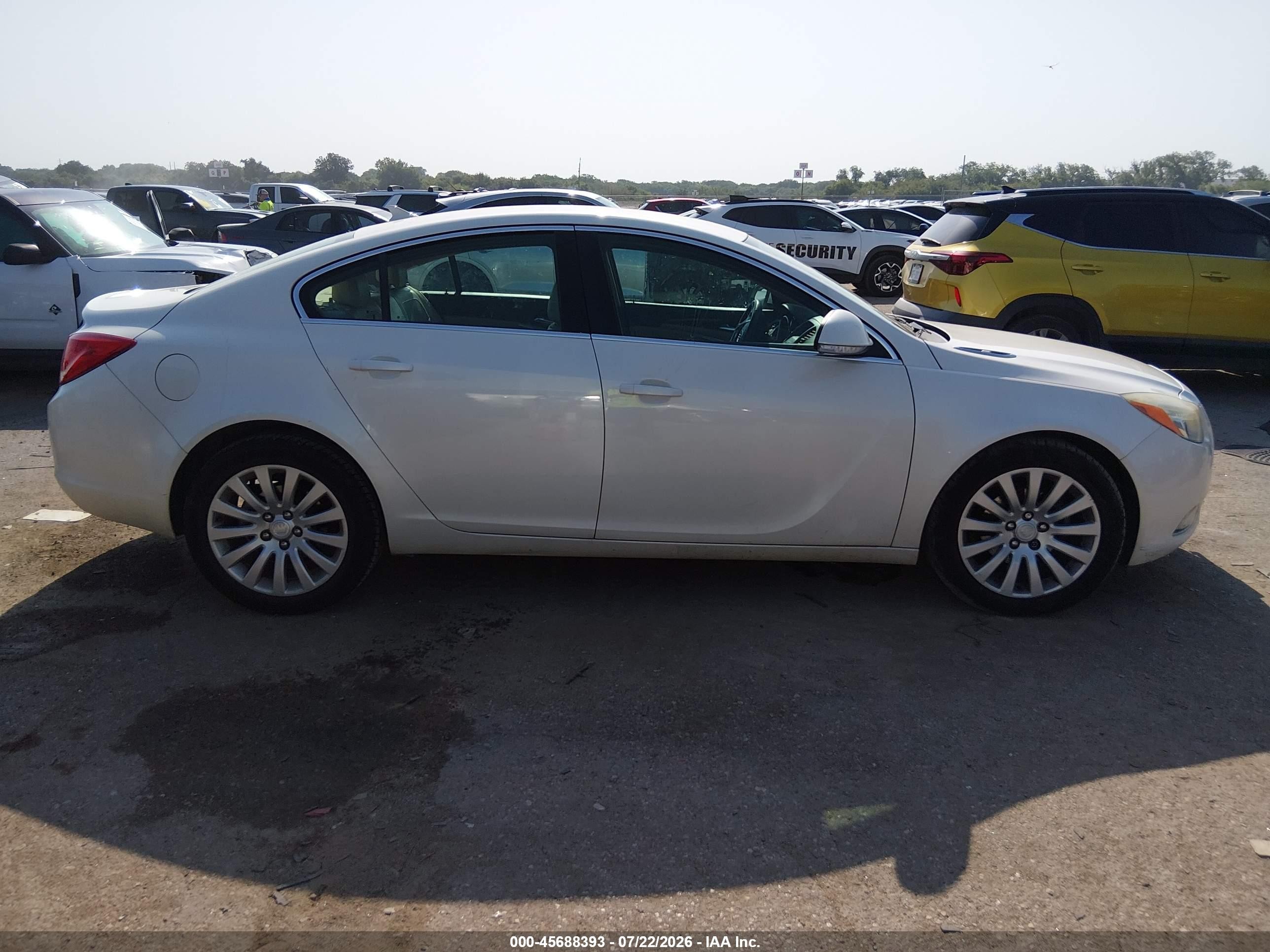 2012 Buick Regal   White vin: 2G4GR5EK5C9145715