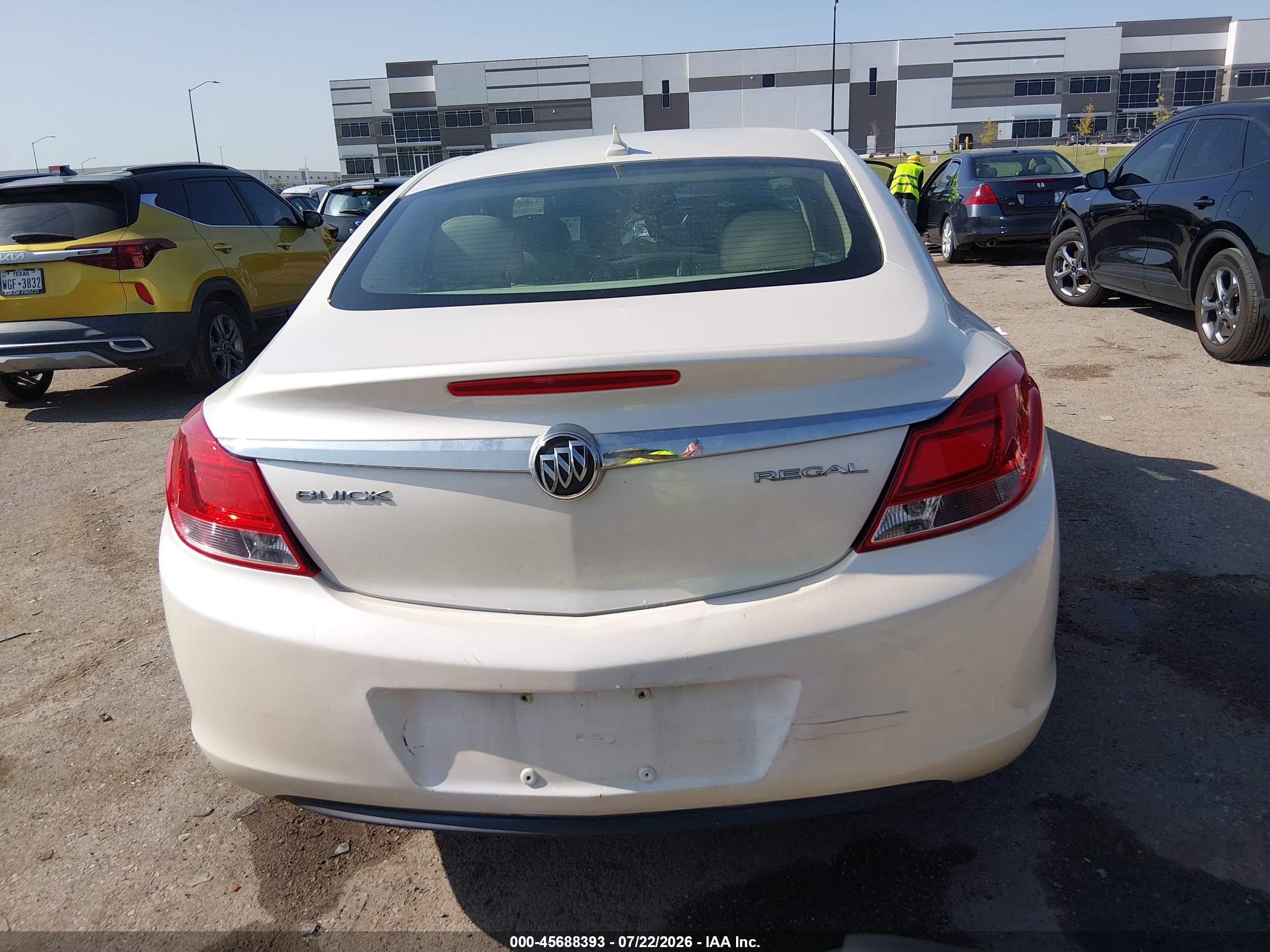 2012 Buick Regal   White vin: 2G4GR5EK5C9145715