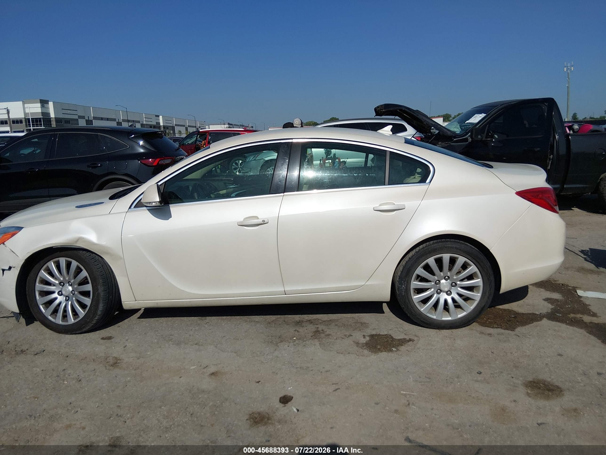 2012 Buick Regal   White vin: 2G4GR5EK5C9145715