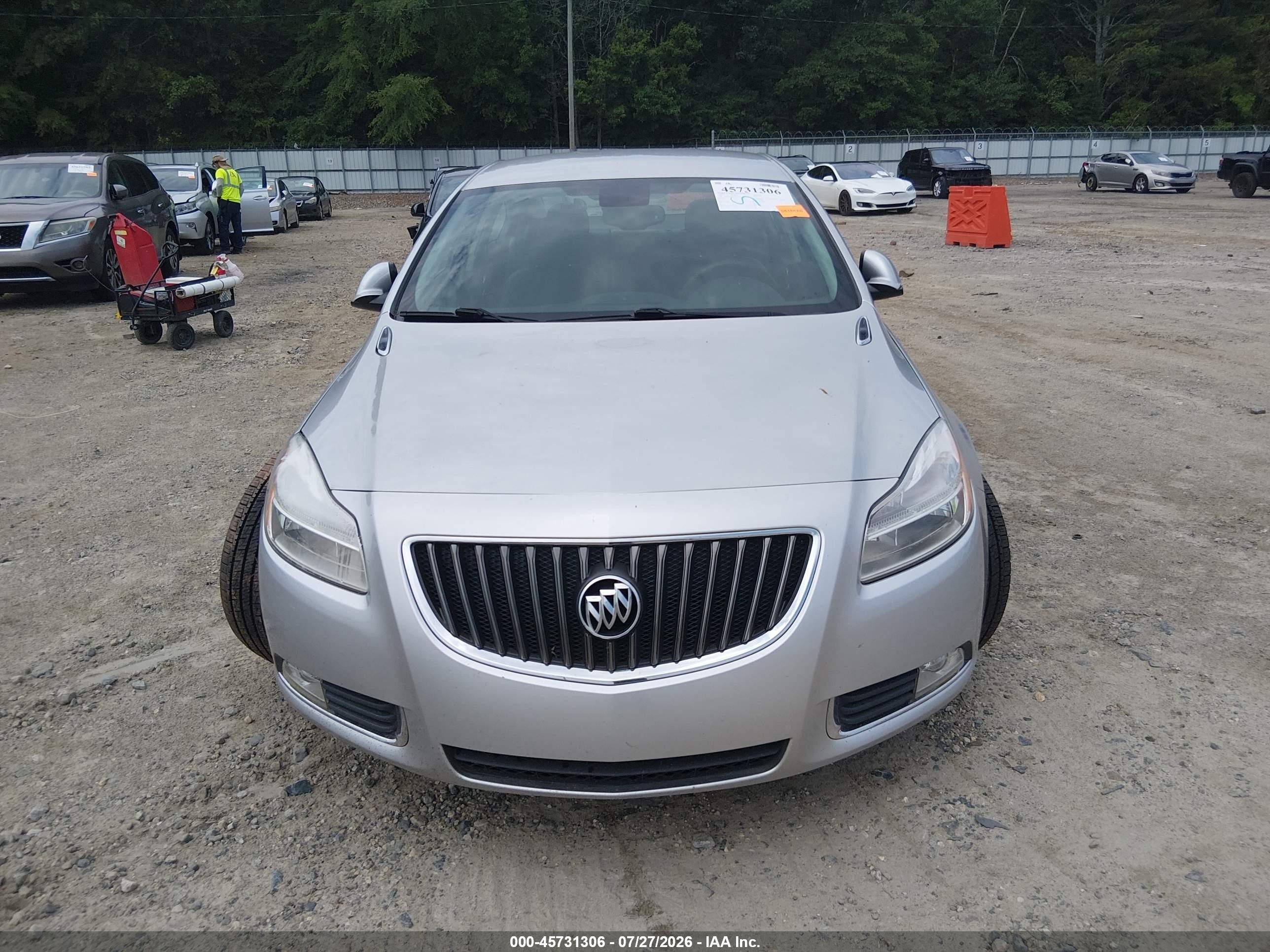 2012 Buick Regal   Silver vin: 2G4GR5EK6C9126235