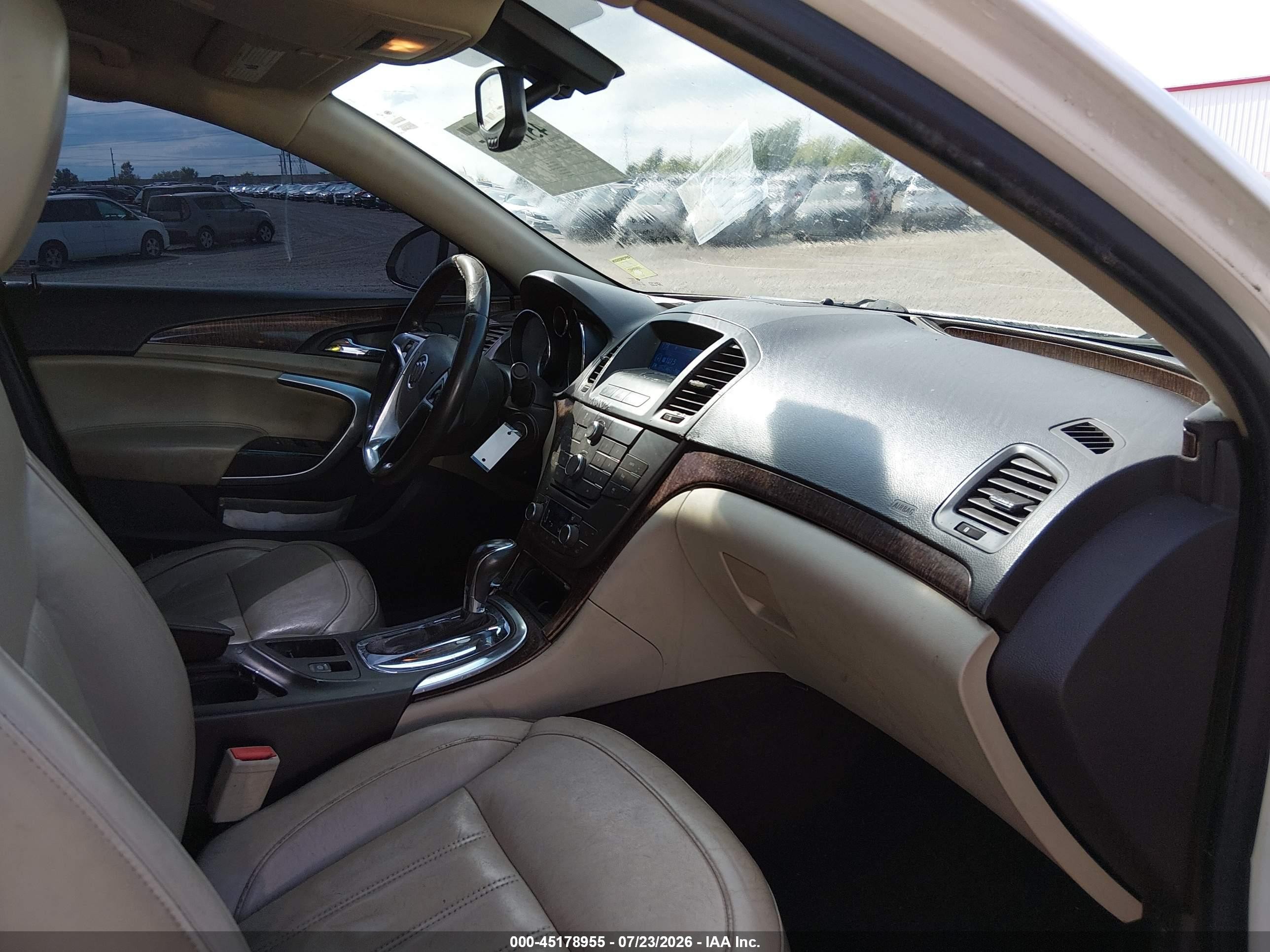 2012 Buick Regal   White vin: 2G4GR5EK6C9138160