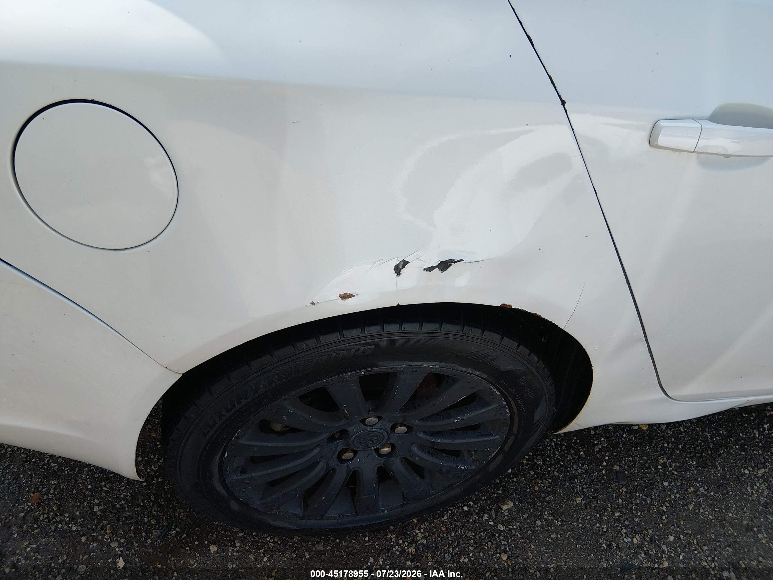 2012 Buick Regal   White vin: 2G4GR5EK6C9138160