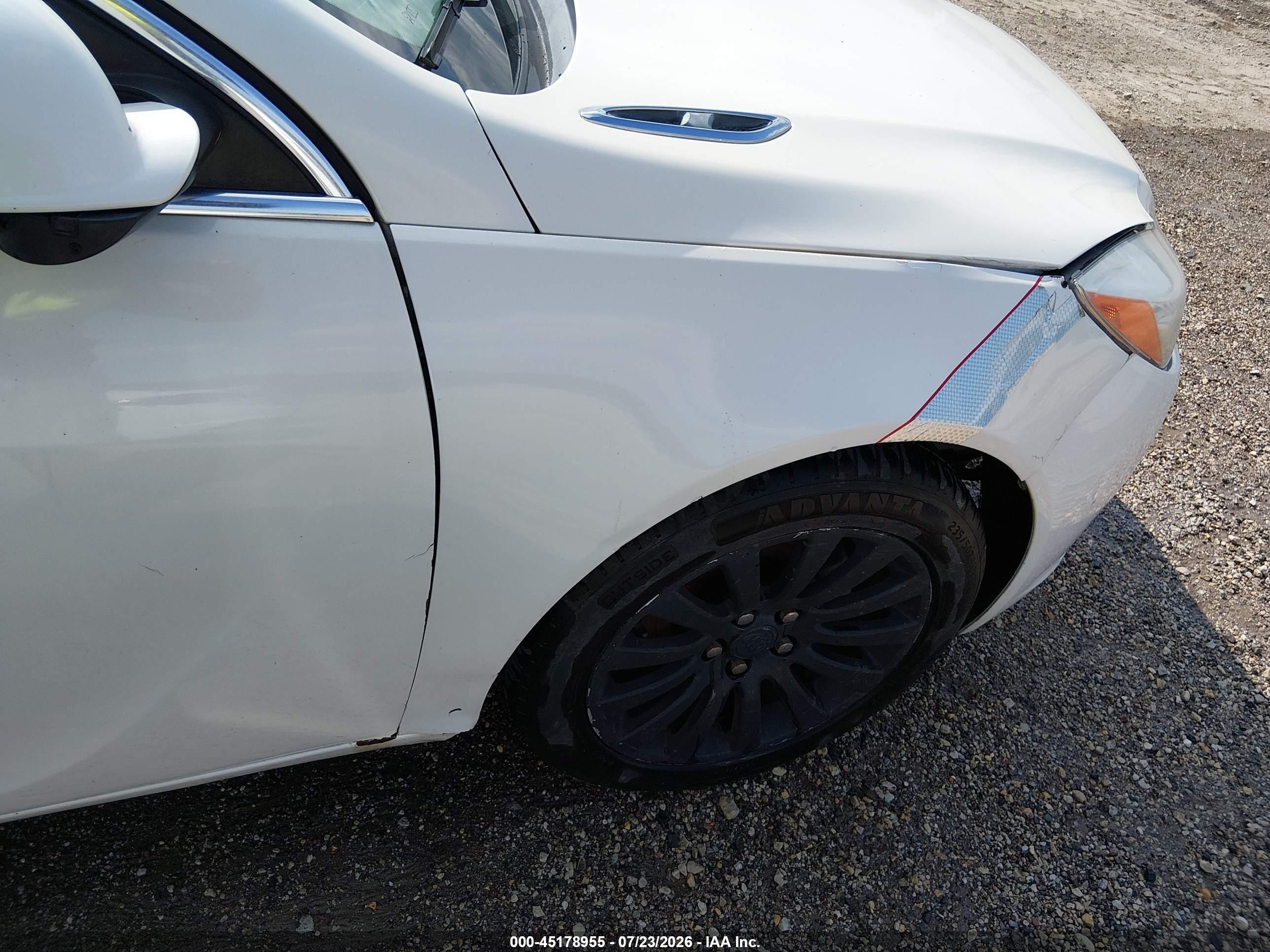 2012 Buick Regal   White vin: 2G4GR5EK6C9138160