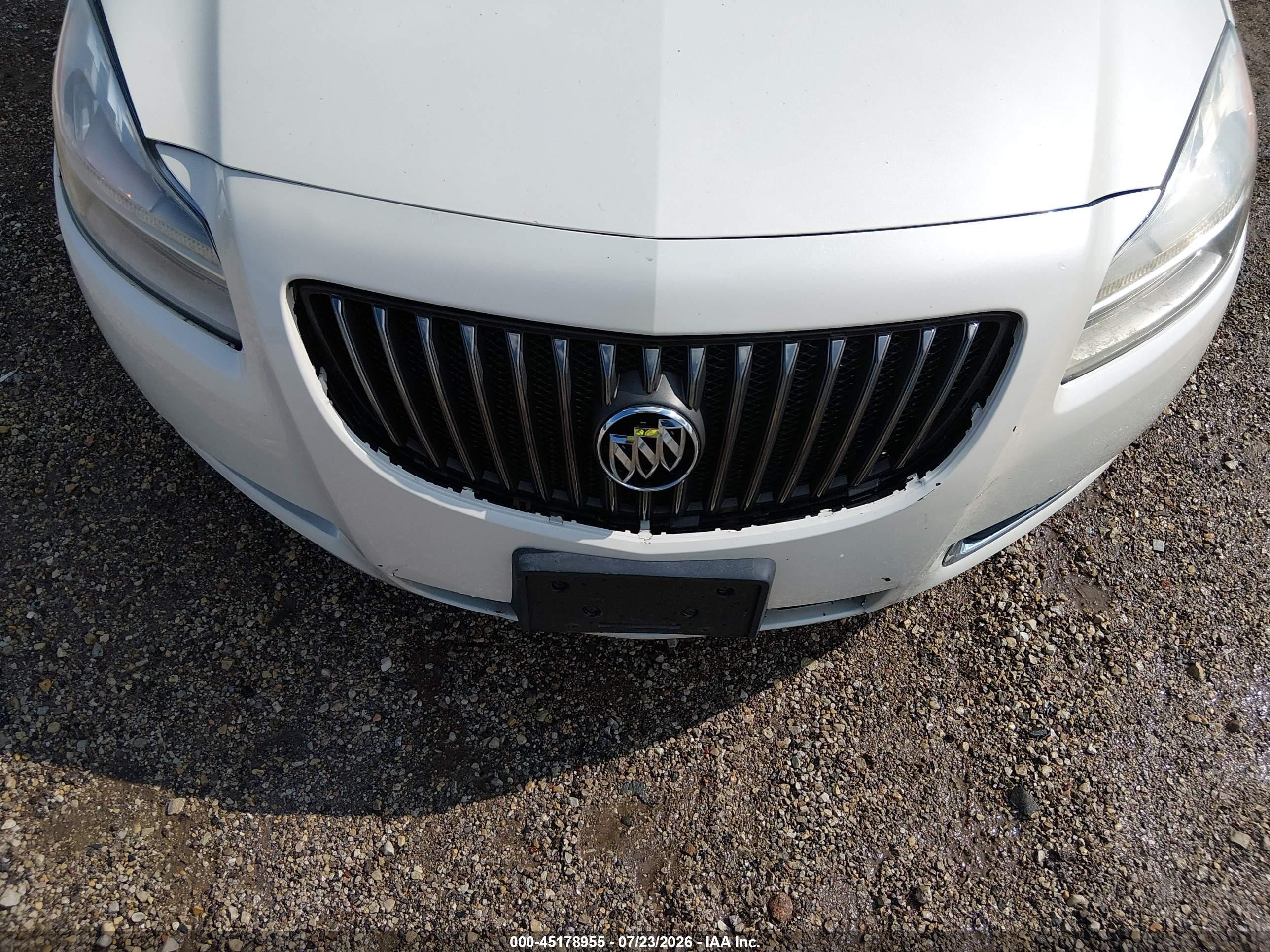2012 Buick Regal   White vin: 2G4GR5EK6C9138160