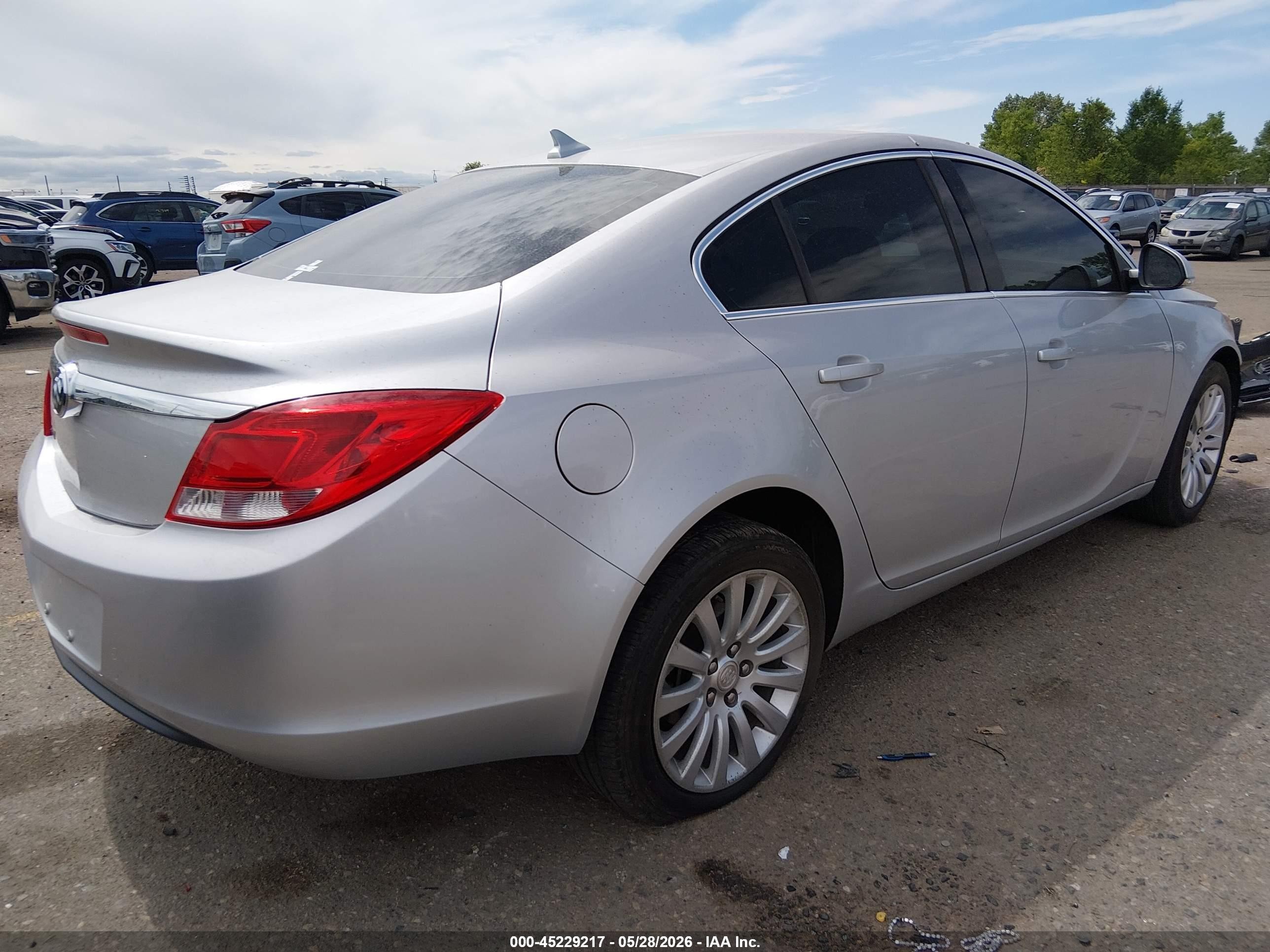 2012 Buick Regal   Silver vin: 2G4GR5EK7C9187514