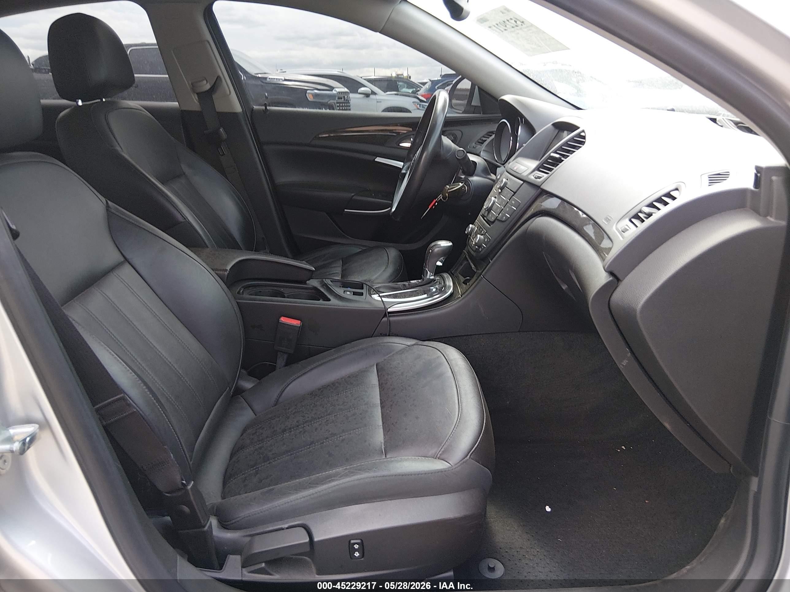 2012 Buick Regal   Silver vin: 2G4GR5EK7C9187514