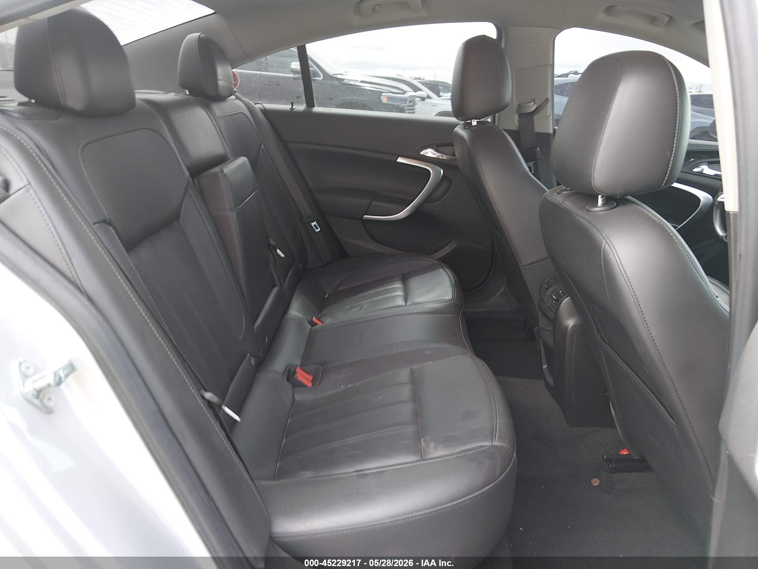 2012 Buick Regal   Silver vin: 2G4GR5EK7C9187514