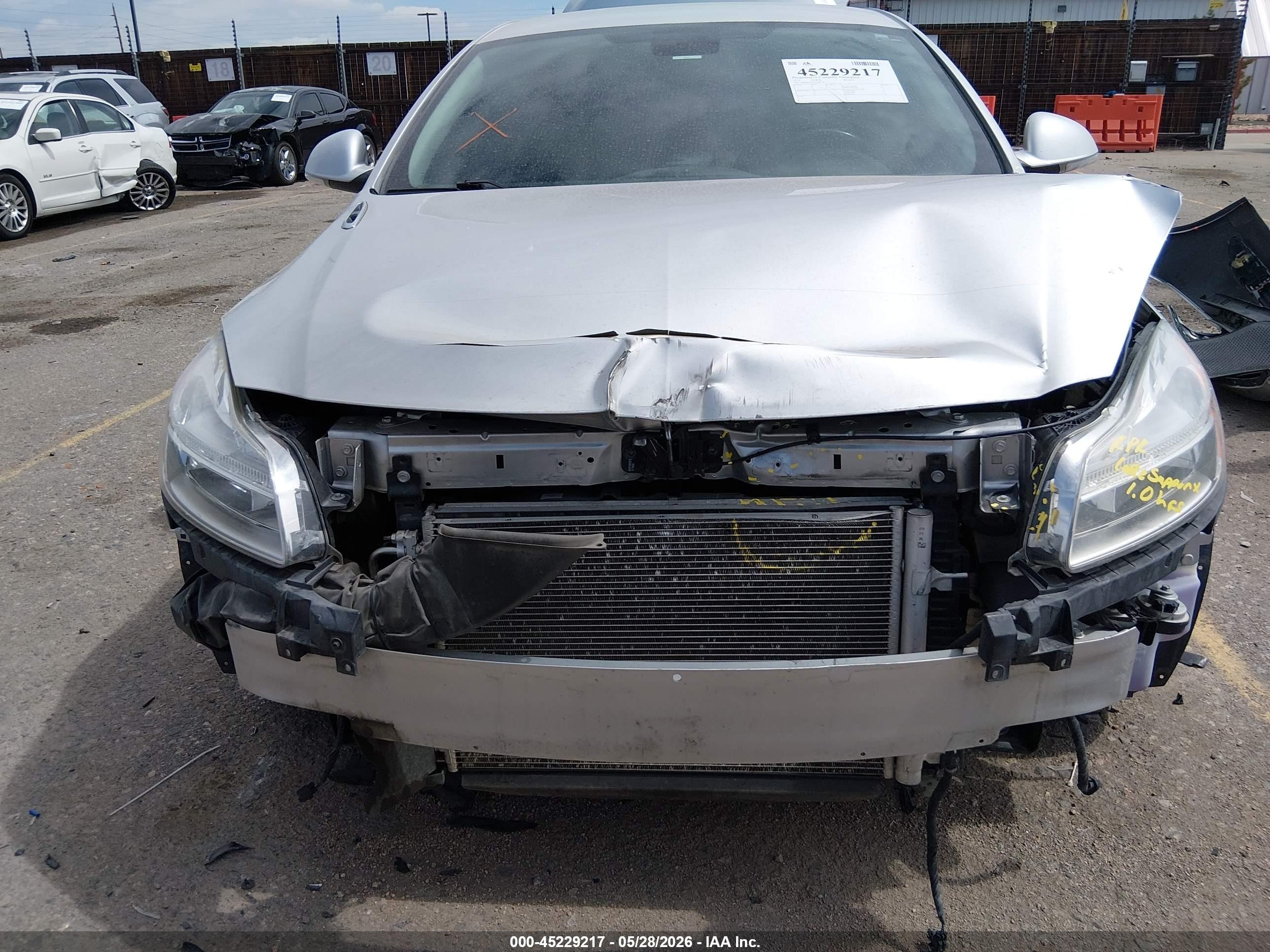 2012 Buick Regal   Silver vin: 2G4GR5EK7C9187514