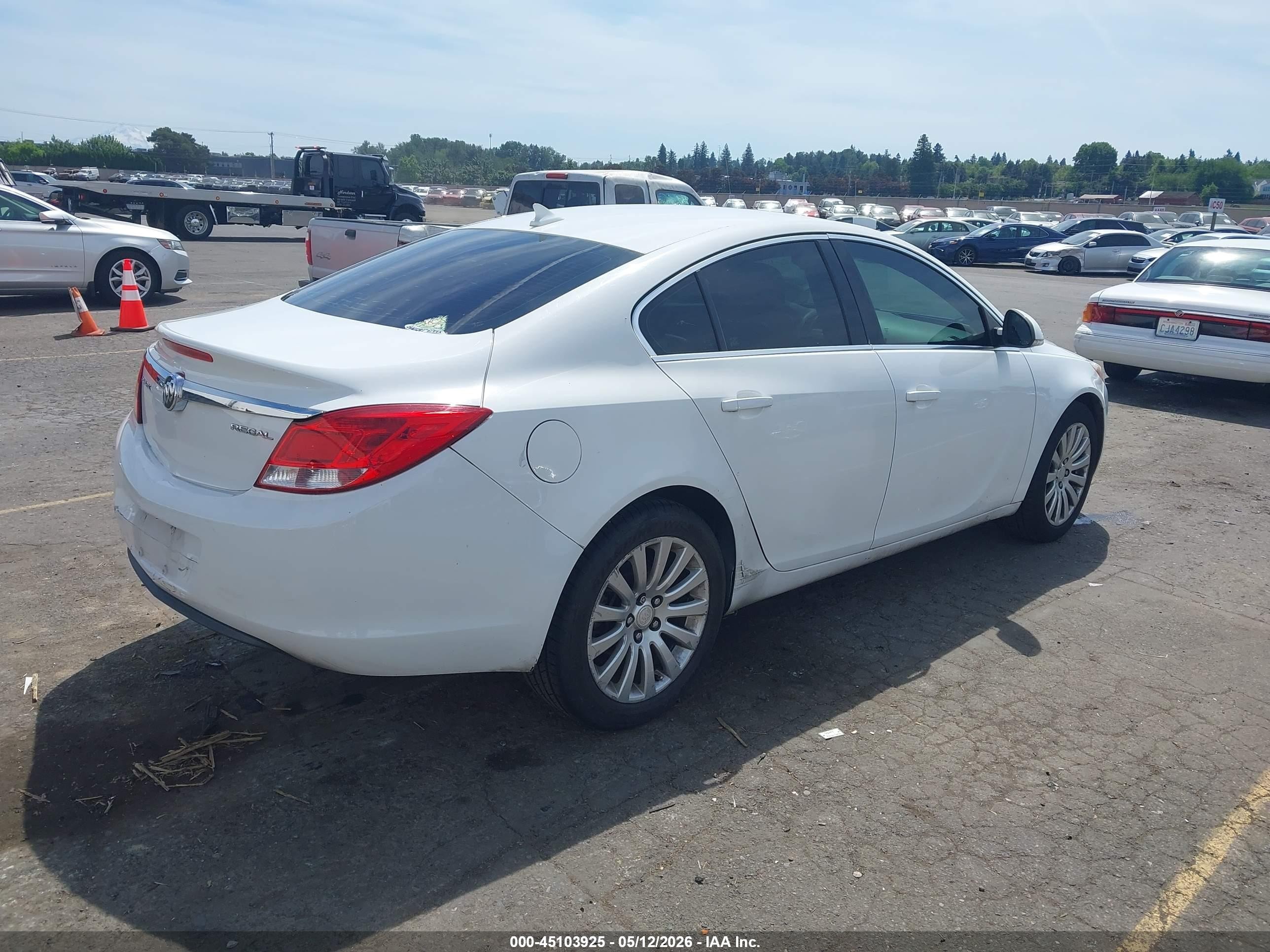 2012 Buick Regal   Белый vin: 2G4GR5EK8C9125815