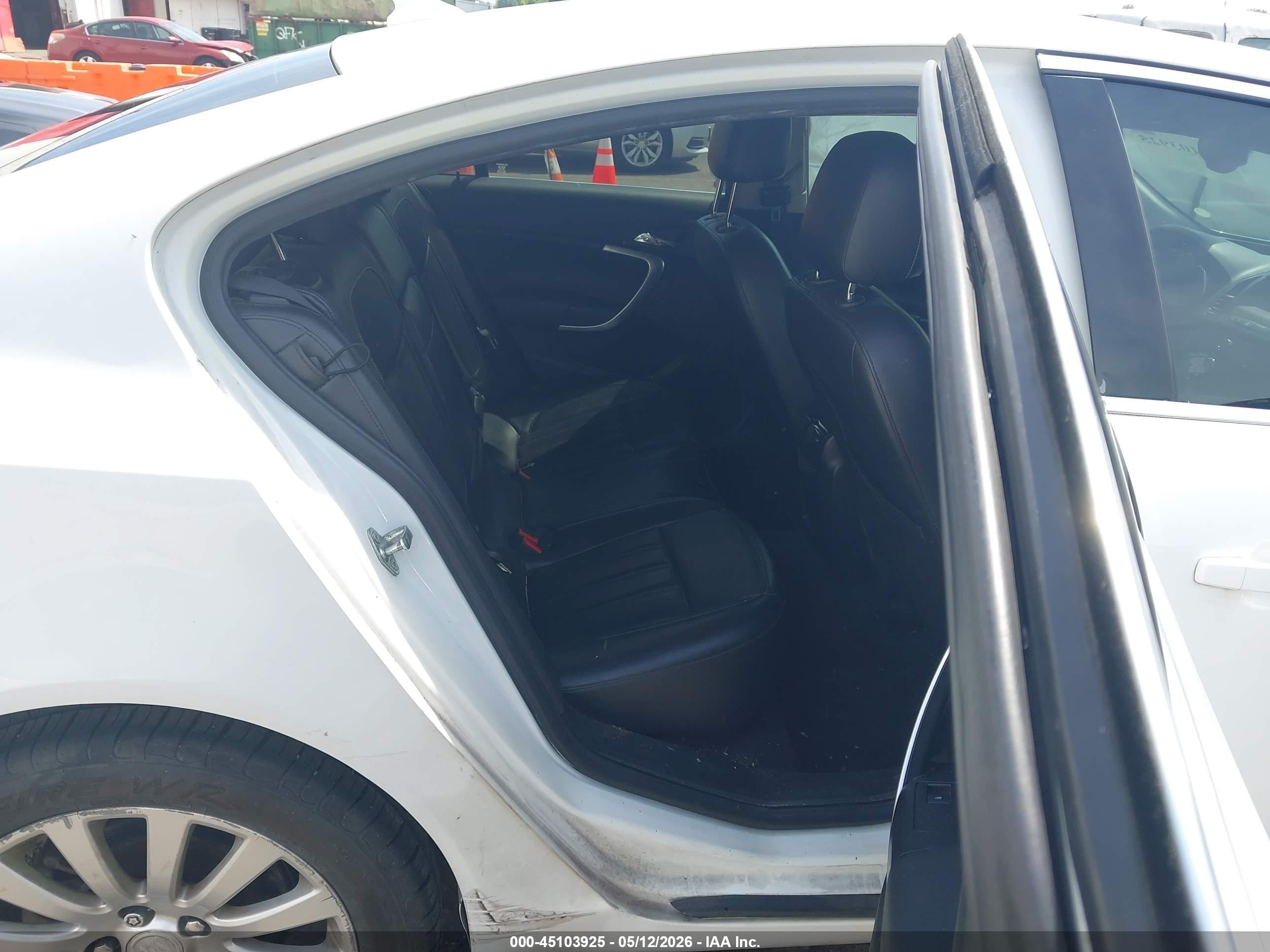 2012 Buick Regal   Белый vin: 2G4GR5EK8C9125815