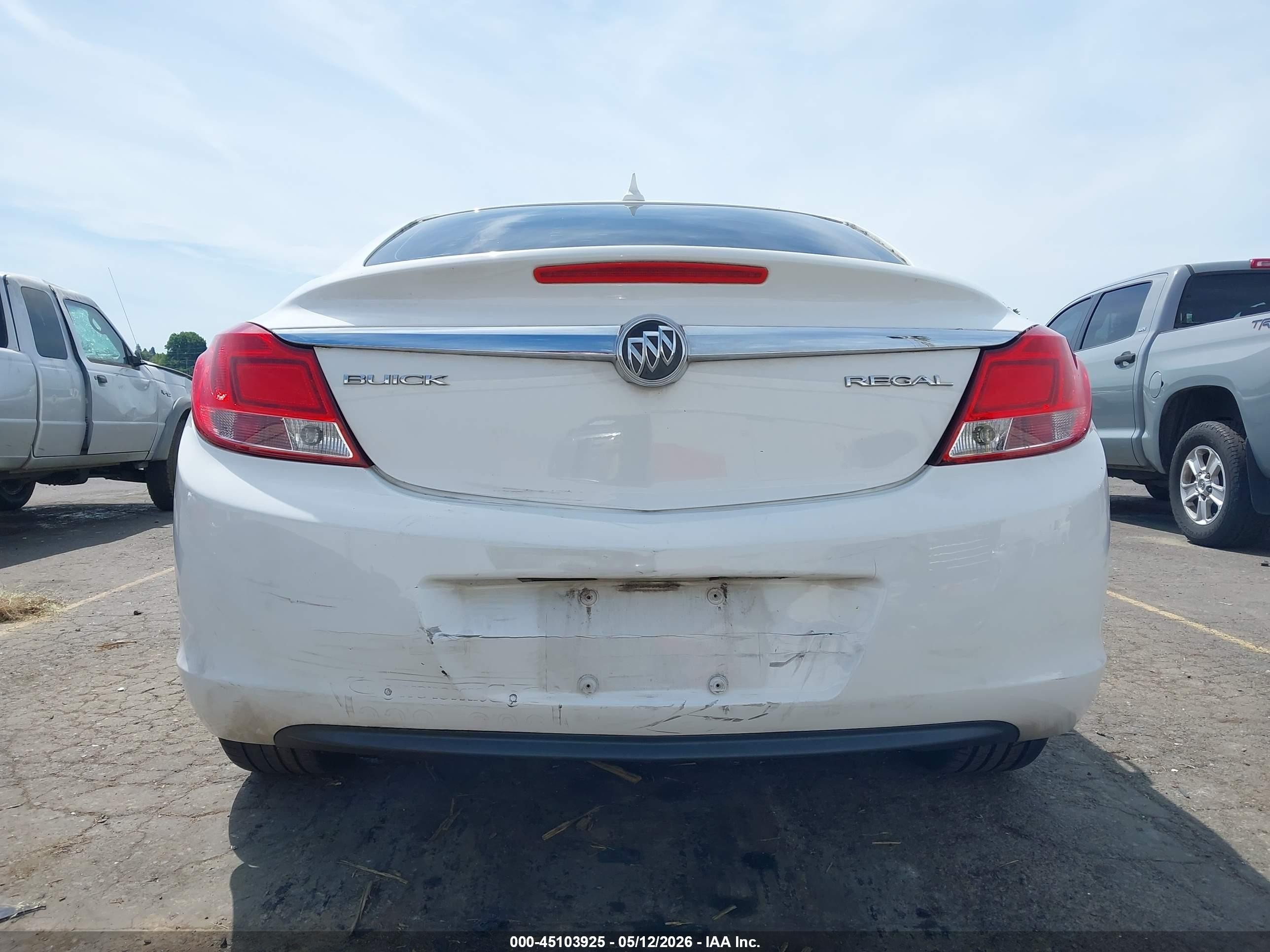 2012 Buick Regal   Белый vin: 2G4GR5EK8C9125815