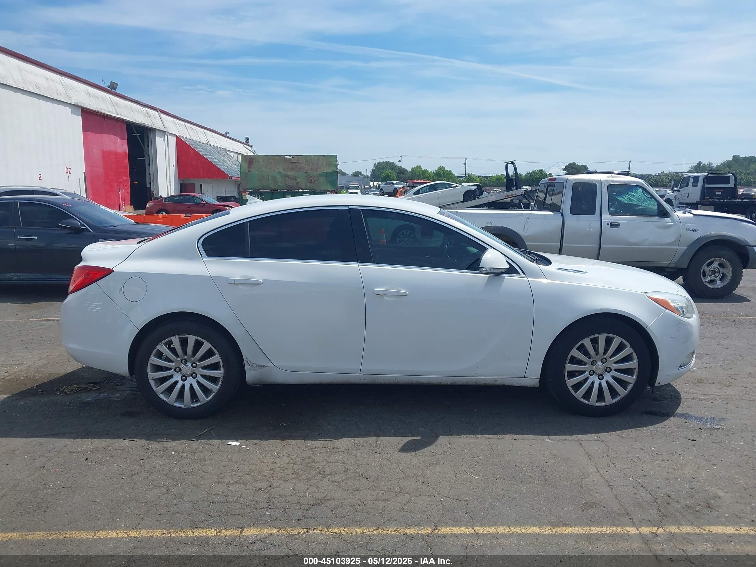2012 Buick Regal   Белый vin: 2G4GR5EK8C9125815