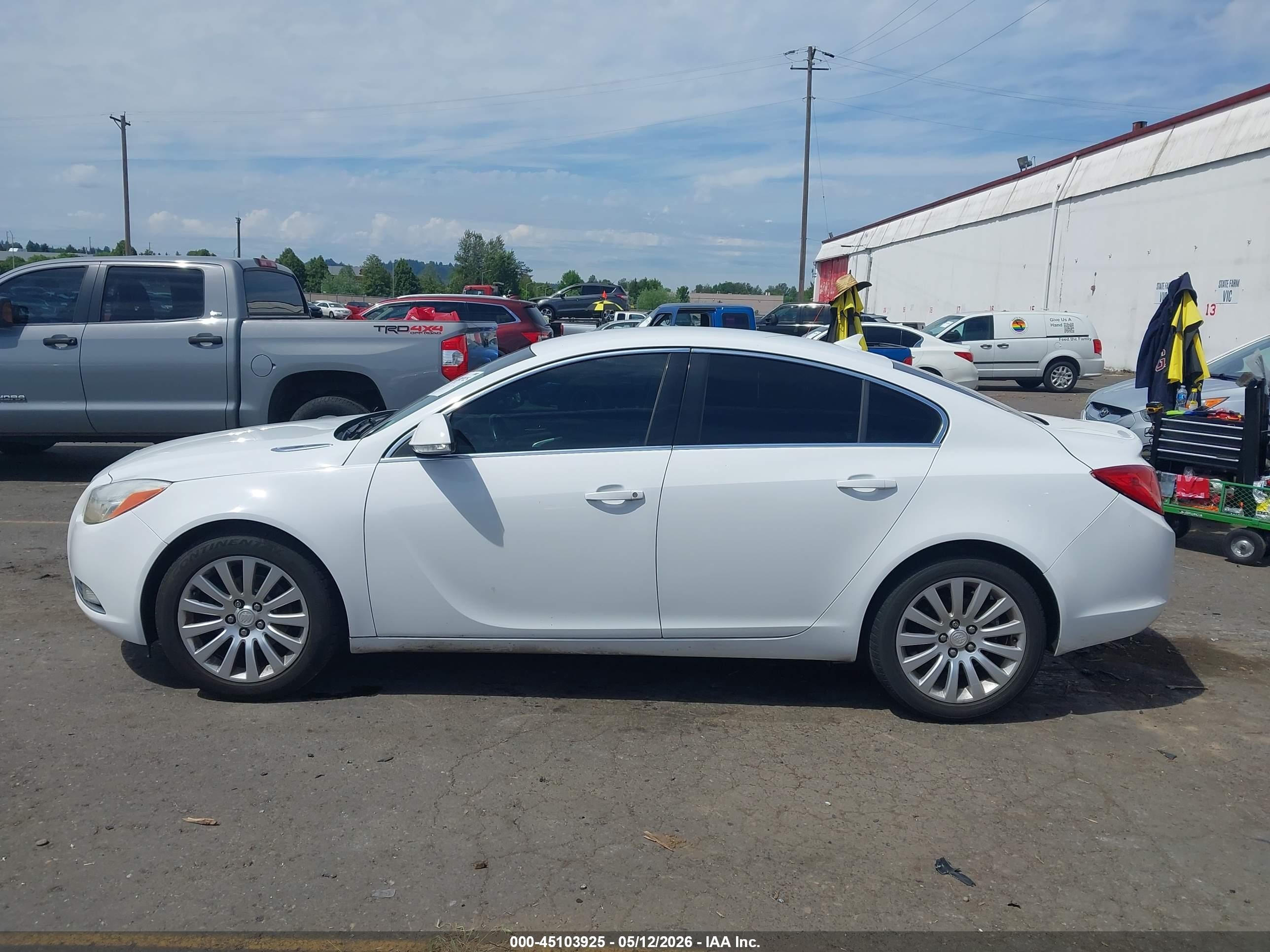 2012 Buick Regal   Белый vin: 2G4GR5EK8C9125815
