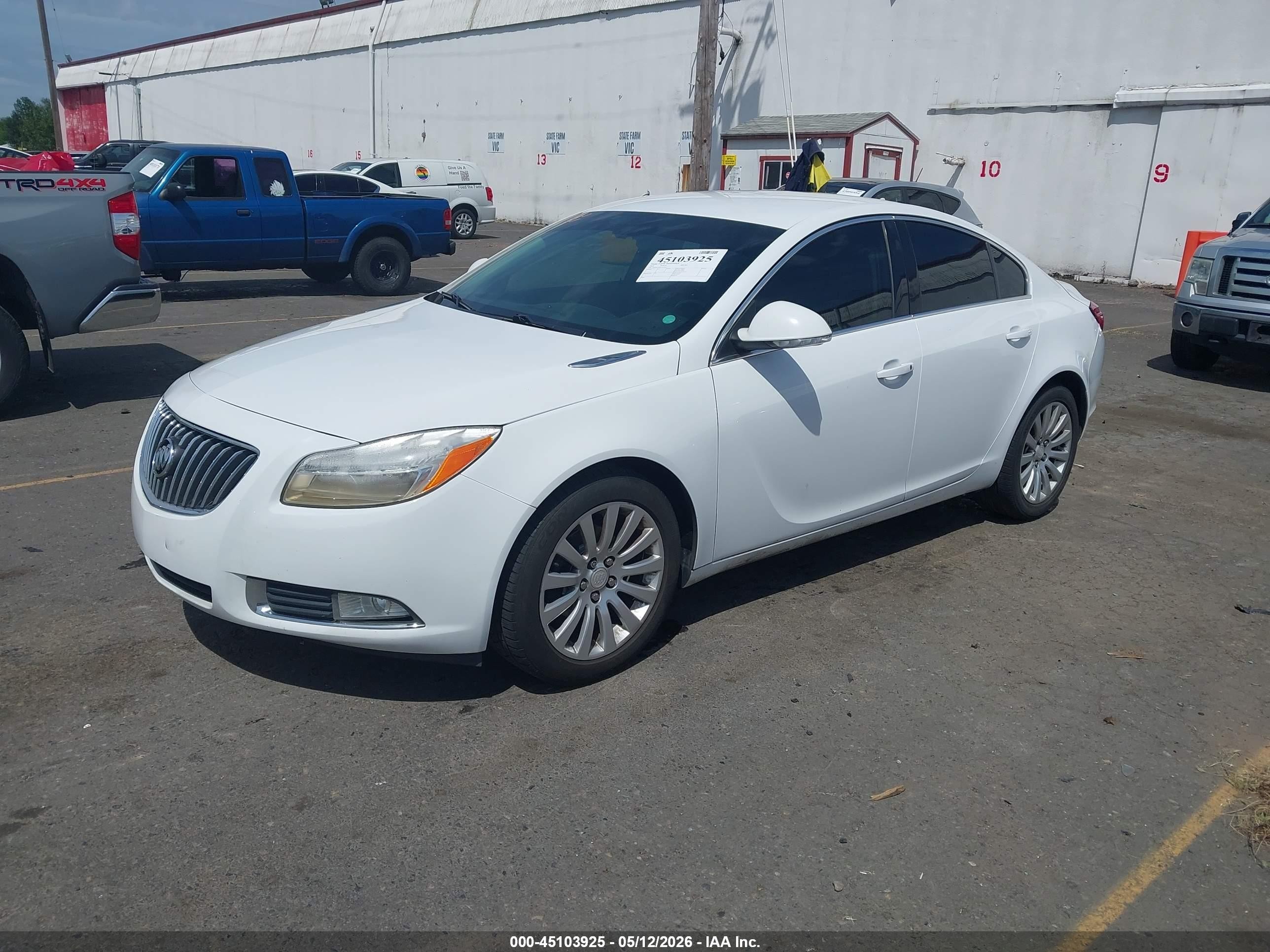 2012 Buick Regal   Белый vin: 2G4GR5EK8C9125815