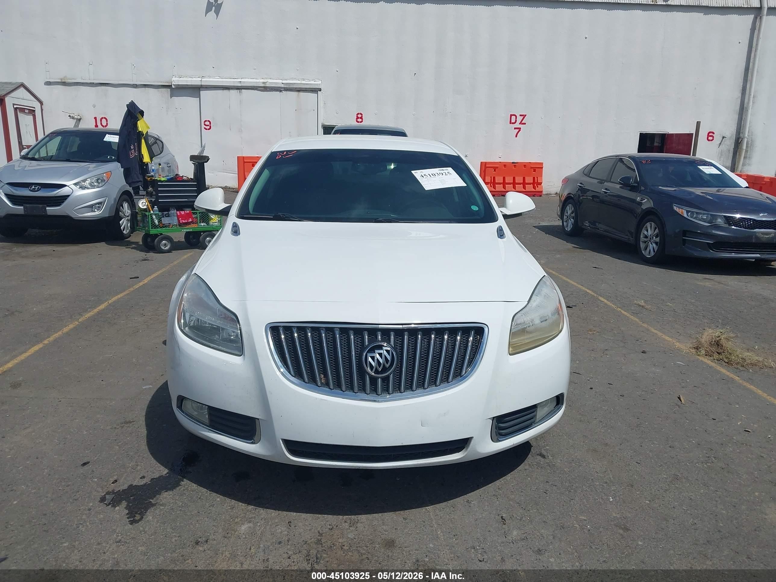 2012 Buick Regal   Белый vin: 2G4GR5EK8C9125815