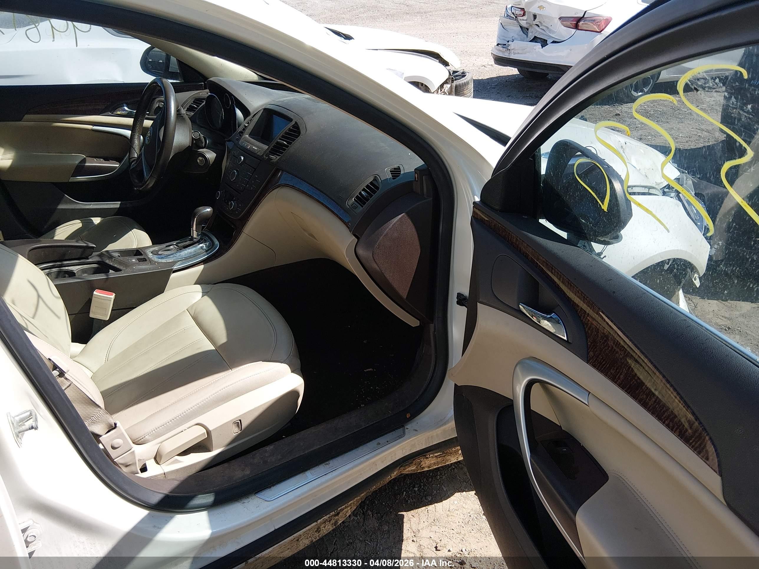 2012 Buick Regal   White vin: 2G4GR5ER6C9202145