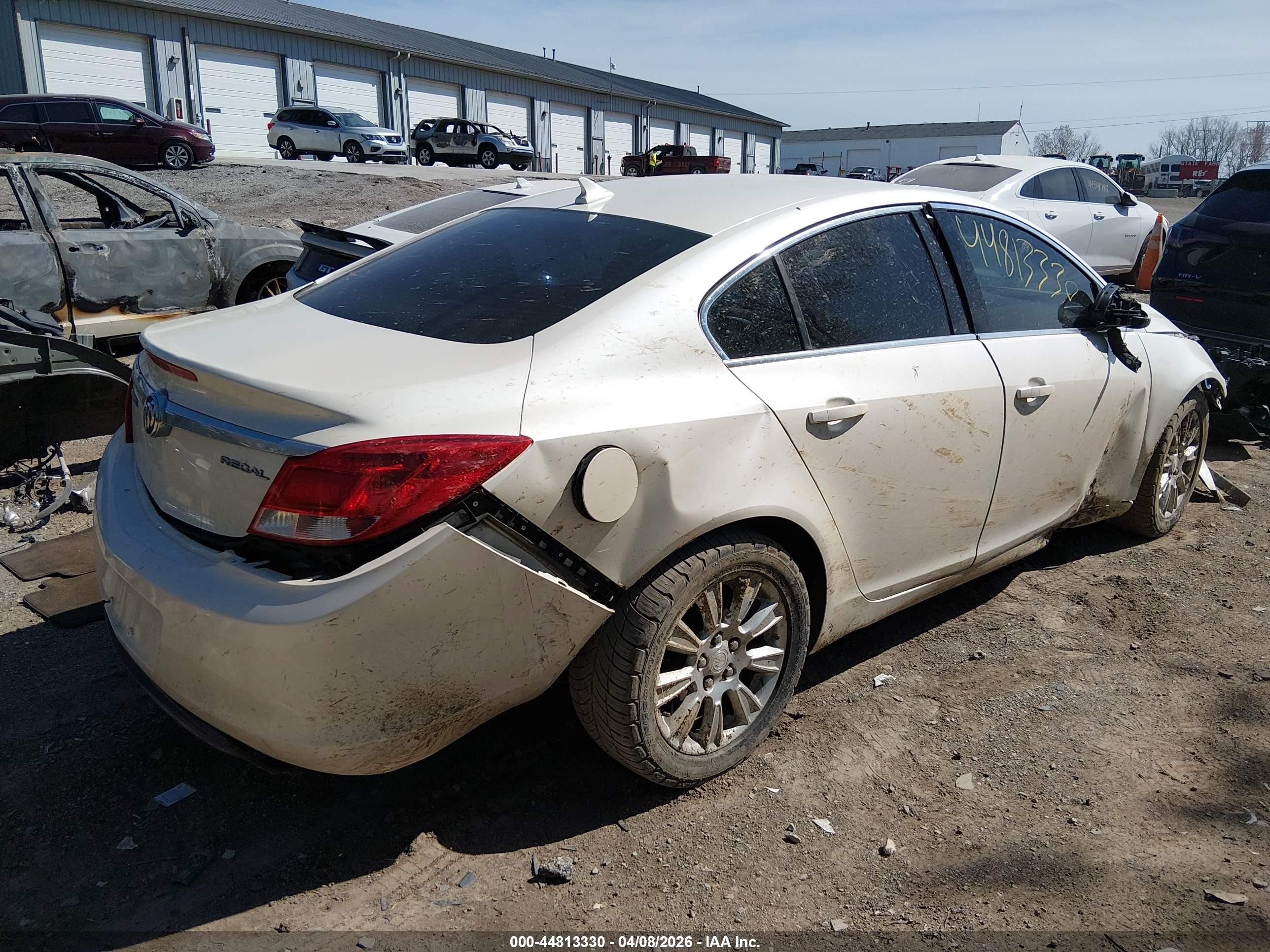 2012 Buick Regal   White vin: 2G4GR5ER6C9202145