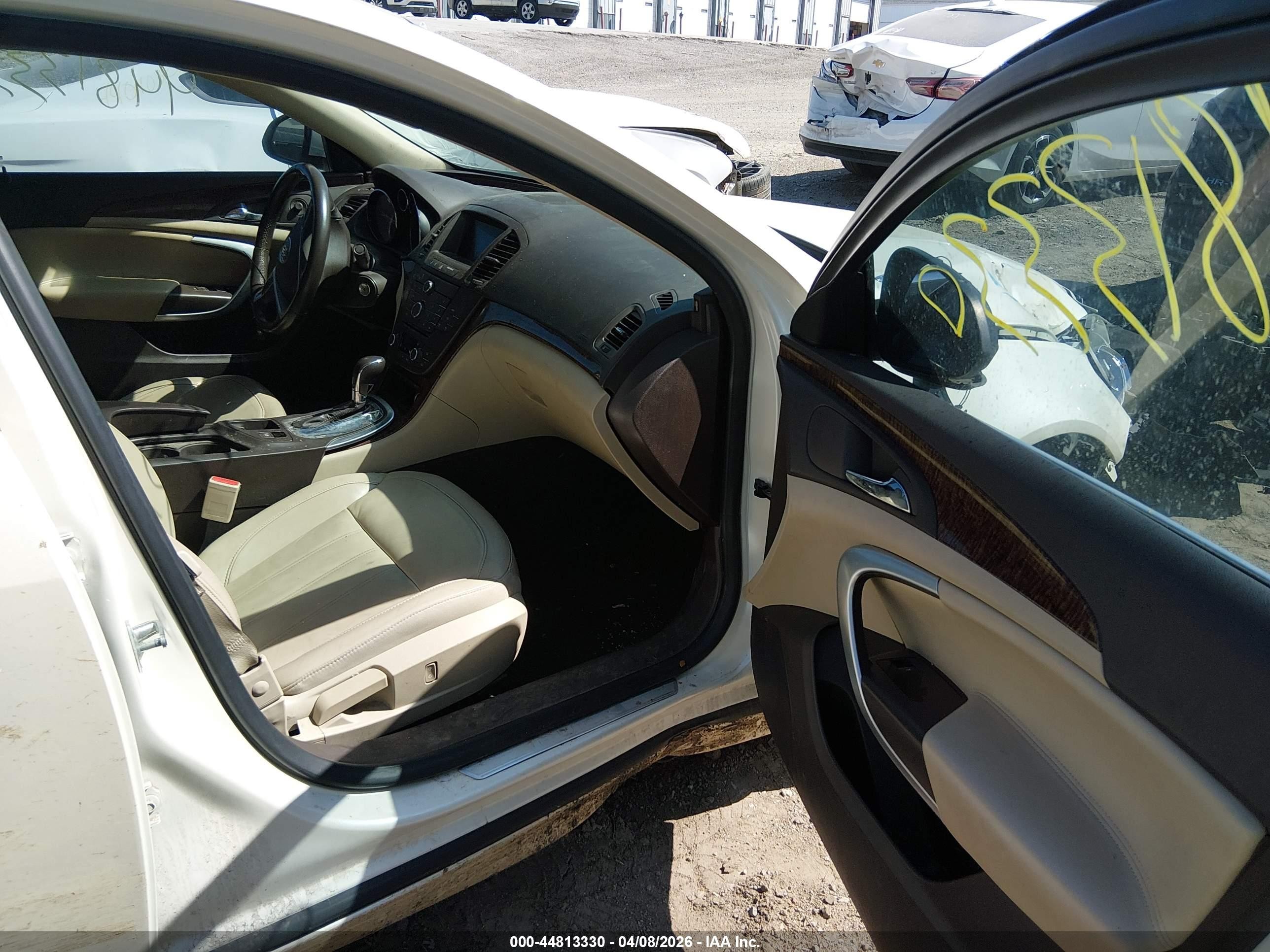 2012 Buick Regal   White vin: 2G4GR5ER6C9202145