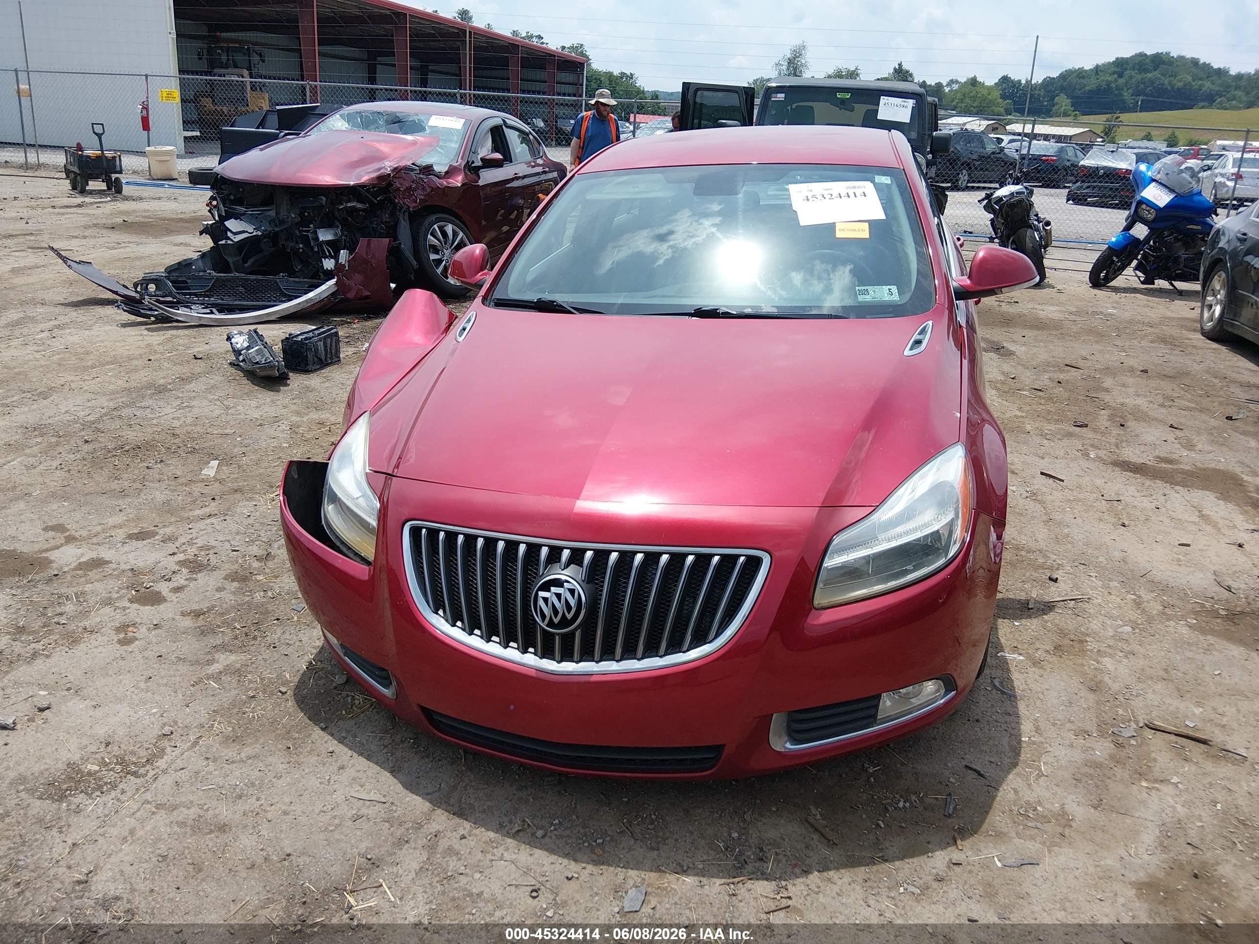 2013 Buick Regal   Red vin: 2G4GR5ER7D9238962