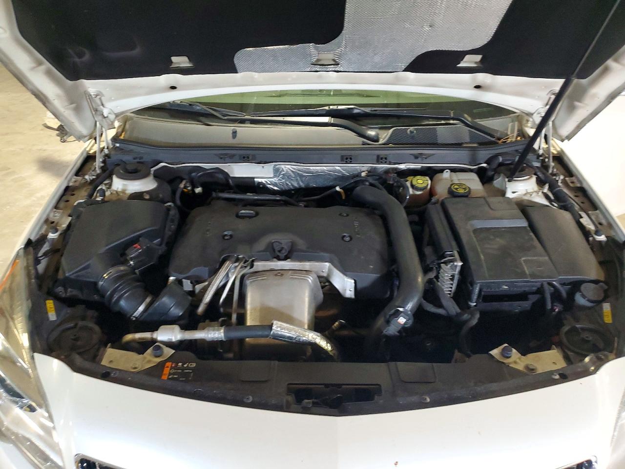 2014 Buick Regal Premium White vin: 2G4GR5GX5E9178547